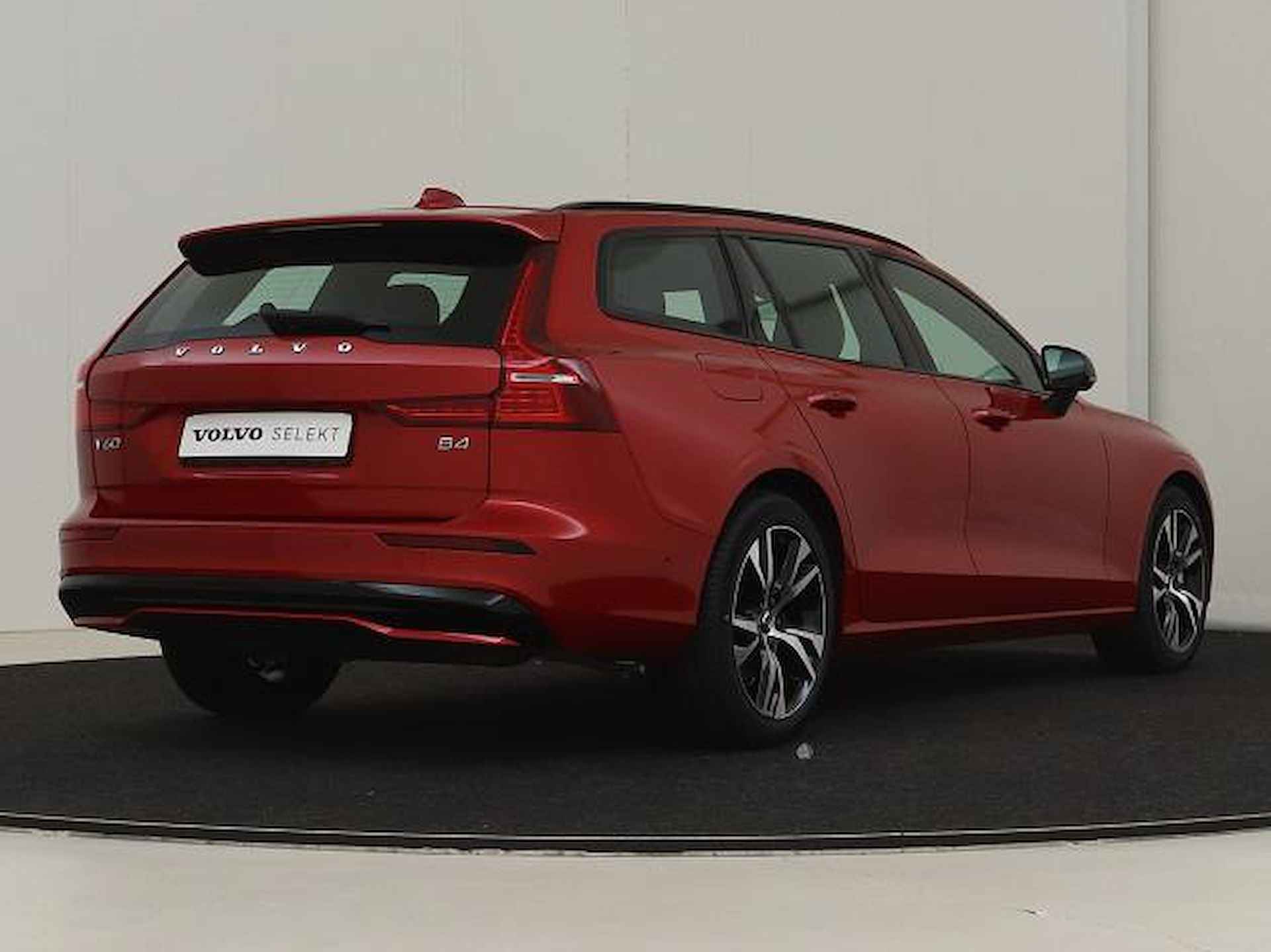 Volvo V60 B4 200PK Plus Dark | Trekhaak | 360º view | HK Audio | Contourstoelen | Adapt LED | Parkeerverw - 15/15