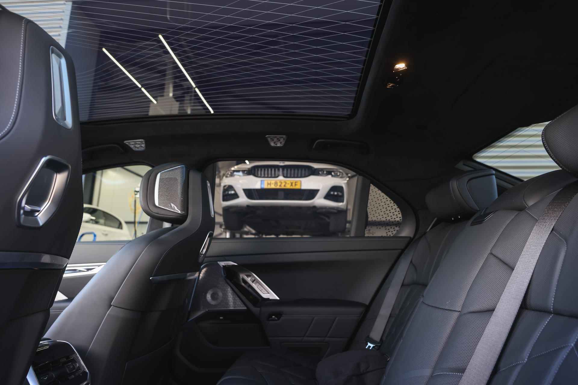 BMW 7 Serie 750e xDrive High Executive M Sport Automaat / Panoramadak Sky Lounge / Trekhaak / Integral Active Steering / Bowers & Wilkins / Live Cockpit Professional / Parking Assistant Professional / Stoelventilatie - 13/44