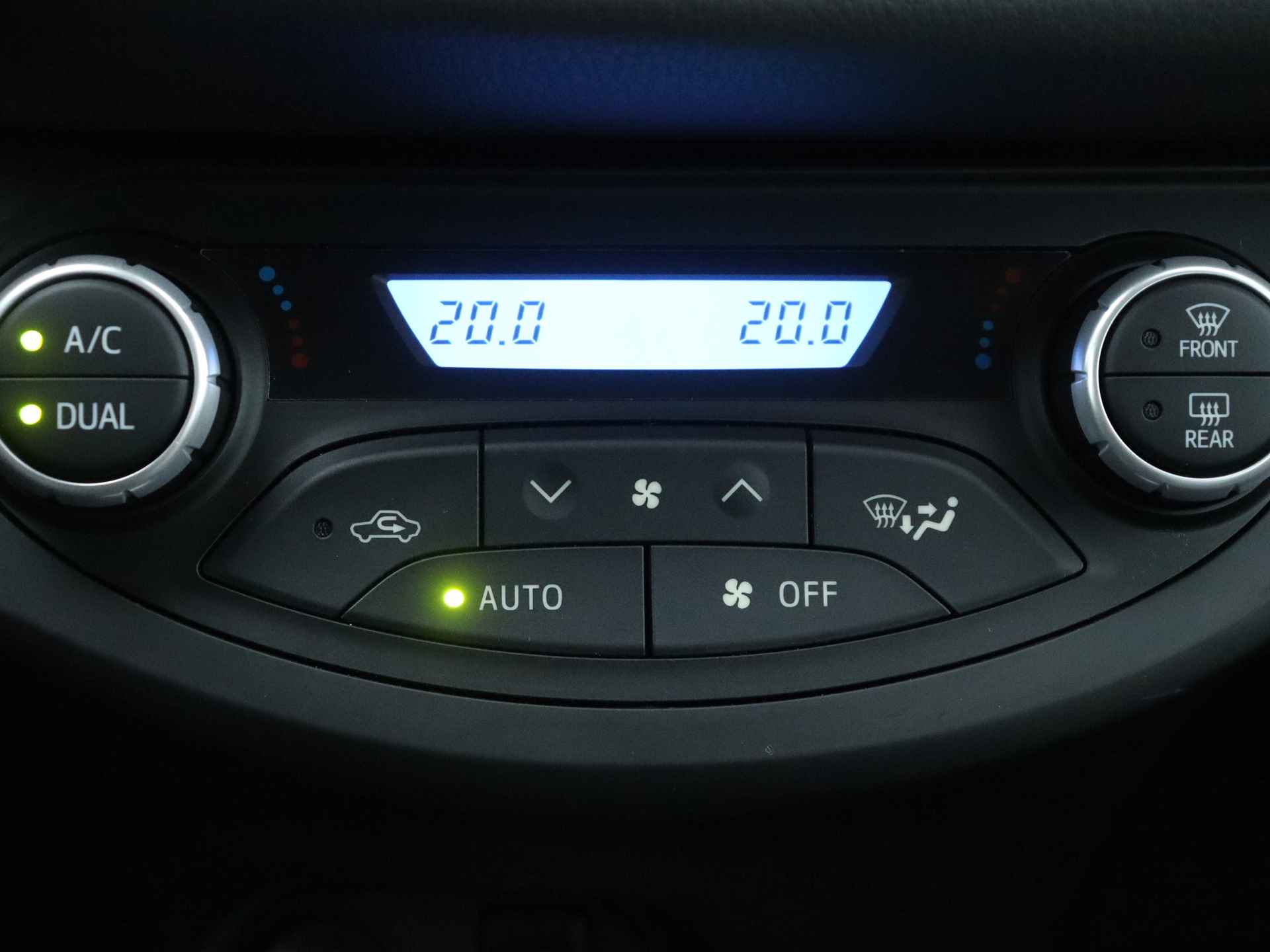 Toyota Yaris 1.5 Hybrid Active | Lane-Assist | Camera | Automatische Airco | - 12/41