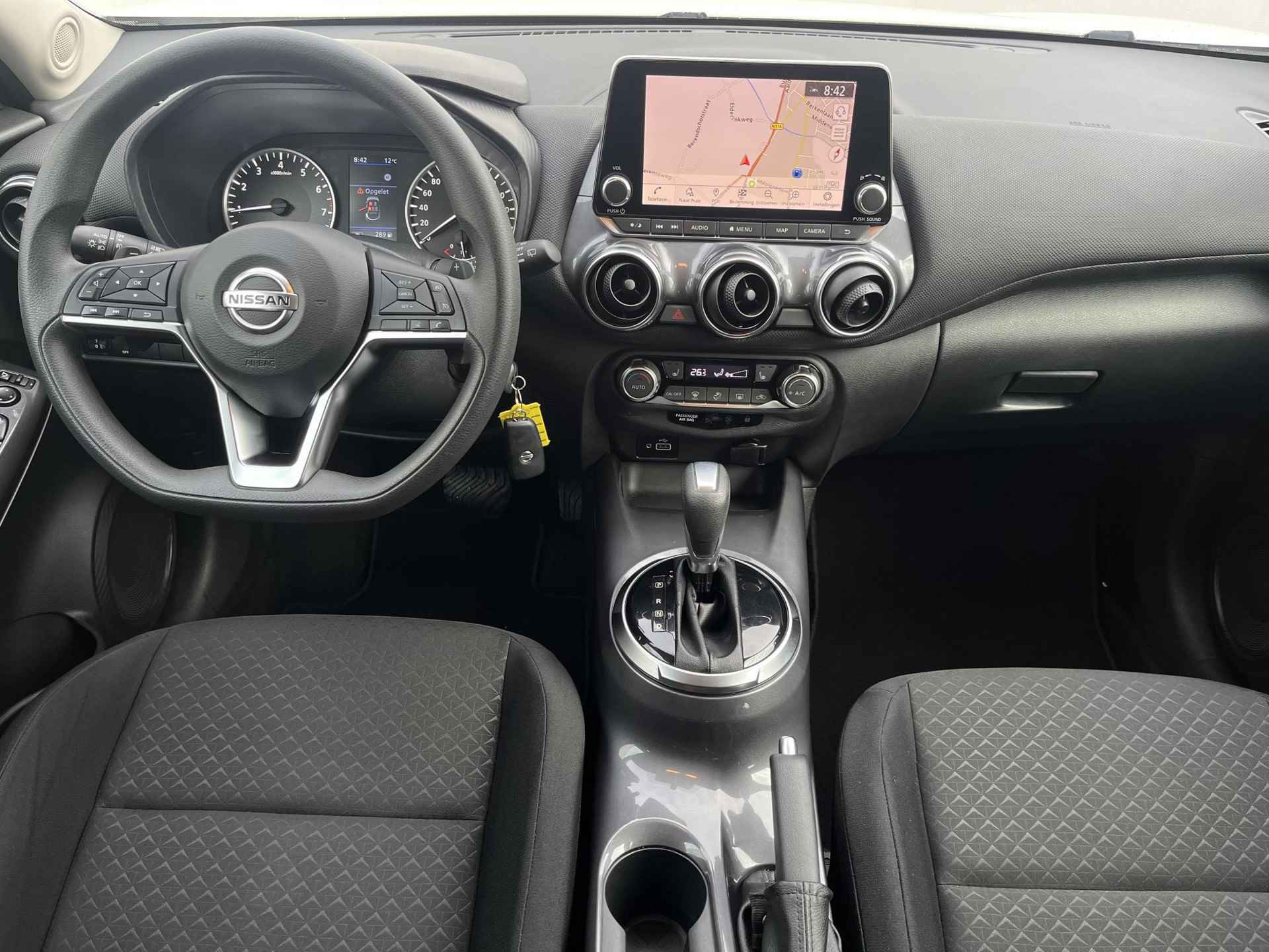 Nissan Juke 1.0 DIG-T 117PK Acenta Automaat / Climate control / Navigatie / Stoelverwarming / Apple carplay & Android auto - 2/45