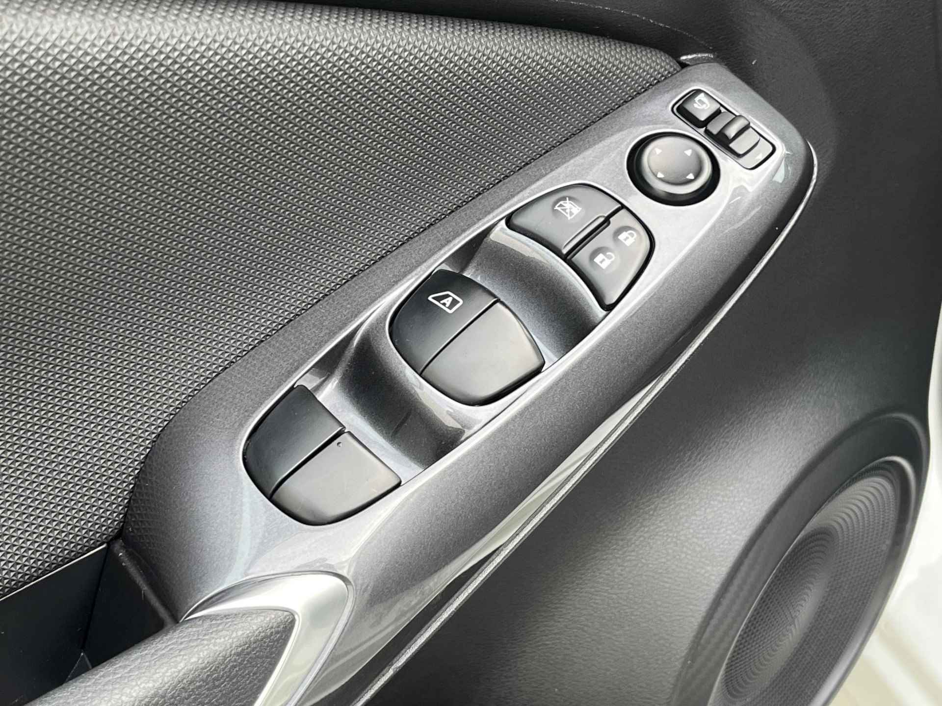 Nissan Juke 1.0 DIG-T 117PK Acenta Automaat / Climate control / Navigatie / Stoelverwarming / Apple carplay & Android auto - 33/45