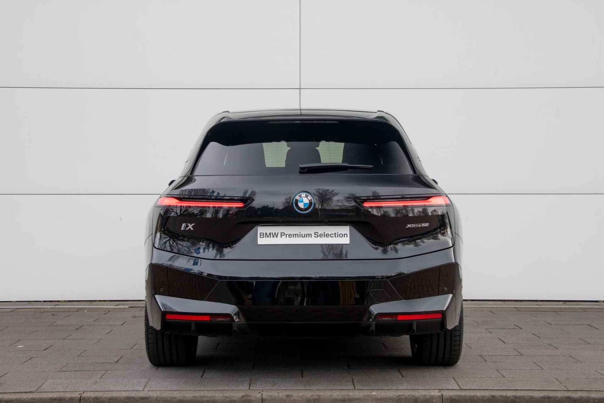 BMW iX xDrive50 Bowers & Wilkins | Driving Assistant Professional - 8/36