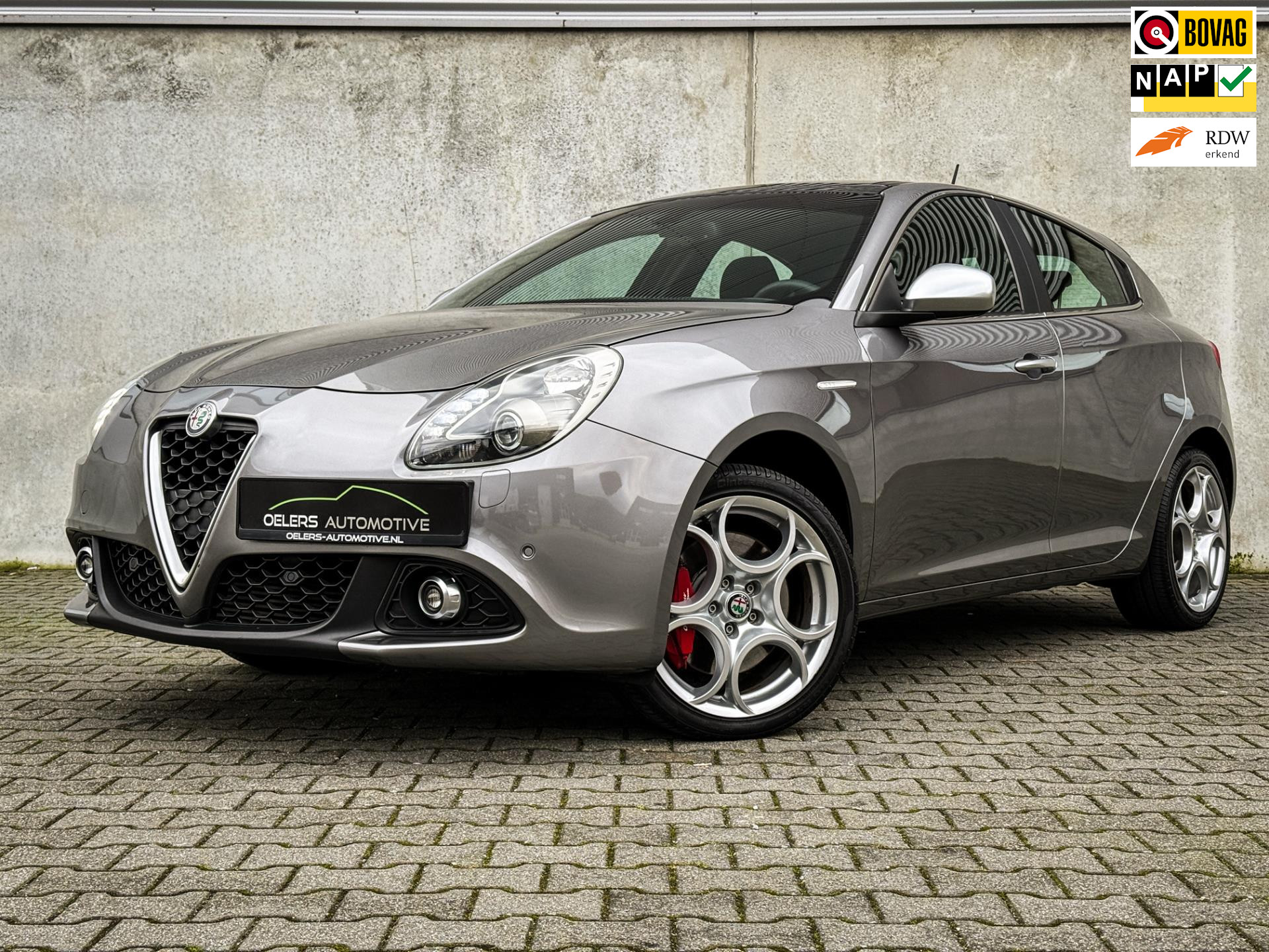 Alfa Romeo Giulietta 1.4 Turbo | Panorama dak | Navigatie | Clima | Cruise | Metalic | Stoelverw. | Trekhaak afn. |