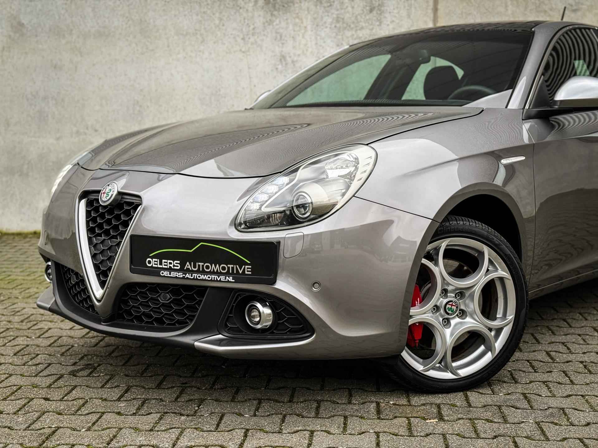 Alfa Romeo Giulietta 1.4 Turbo | Panorama dak | Navigatie | Clima | Cruise | Metalic | Stoelverw. | Trekhaak afn. | - 3/45