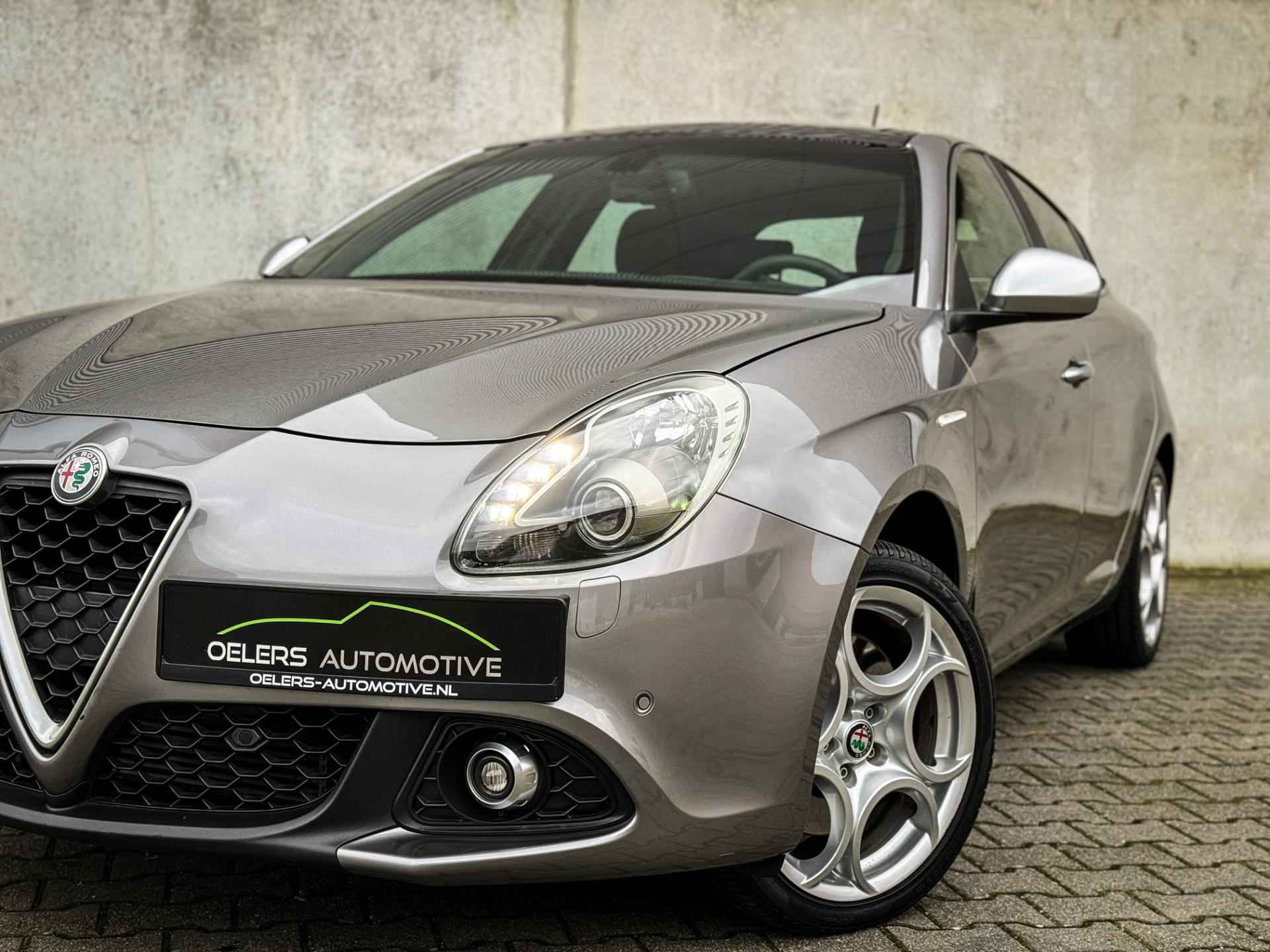 Alfa Romeo Giulietta 1.4 Turbo | Panorama dak | Navigatie | Clima | Cruise | Metalic | Stoelverw. | Trekhaak afn. | - 13/45