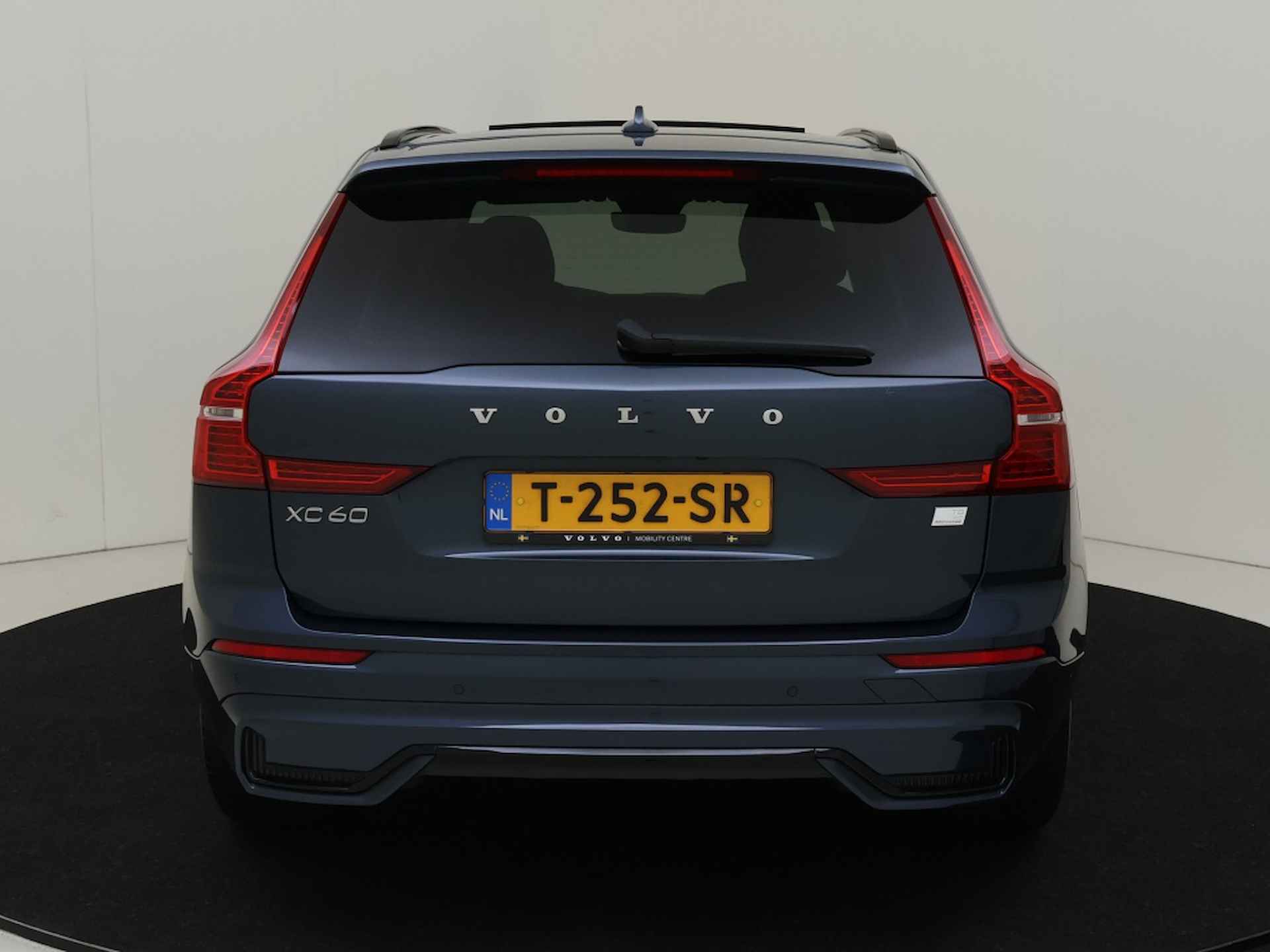 Volvo XC60 2.0 T8 AWD Ultimate Dark | 360-Camera | Luchtvering | Trekhaak - 5/36