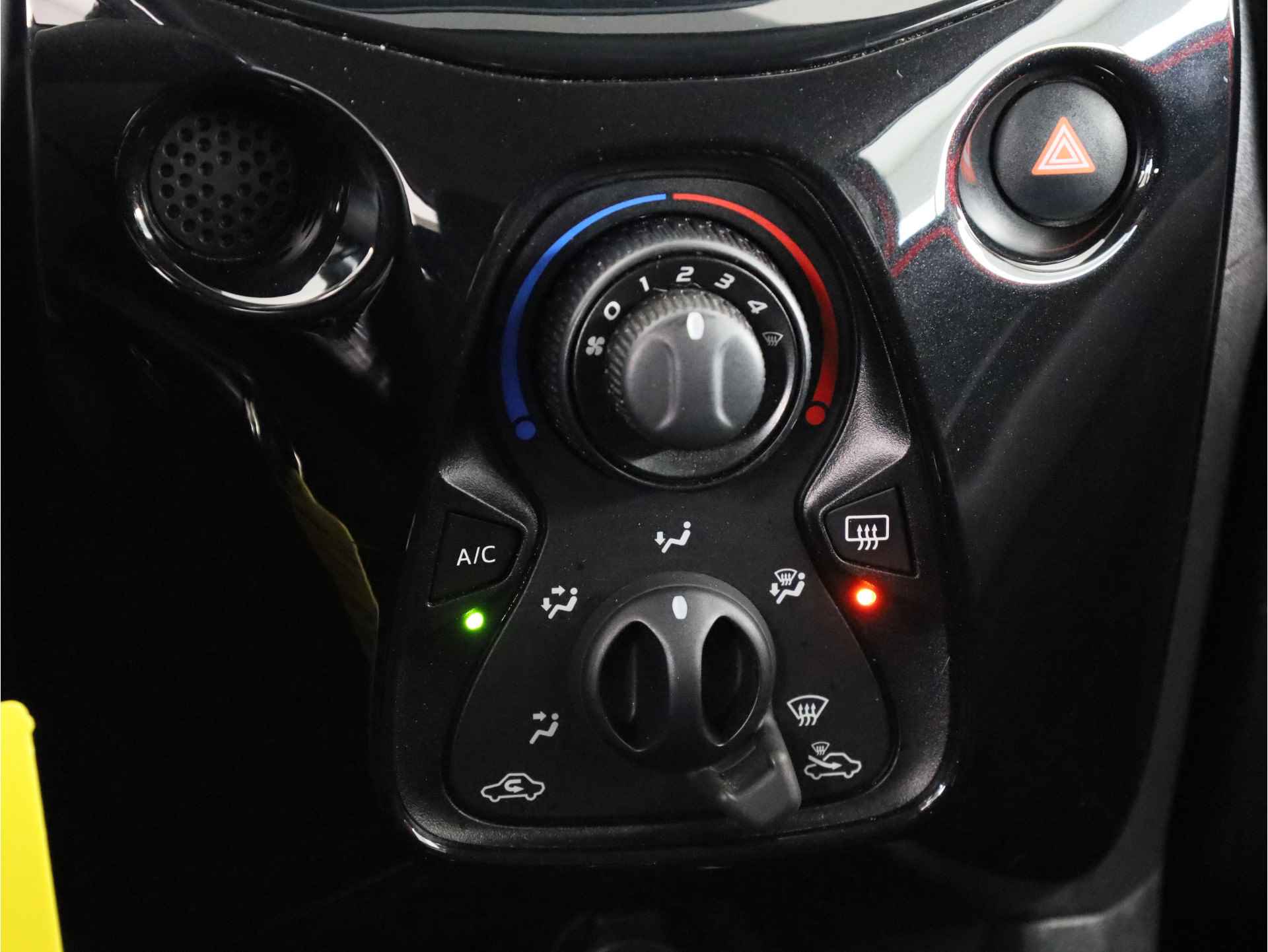 Toyota Aygo 1.0 VVT-i x-cite | Navigatie | Airco | LM velgen | - 12/34