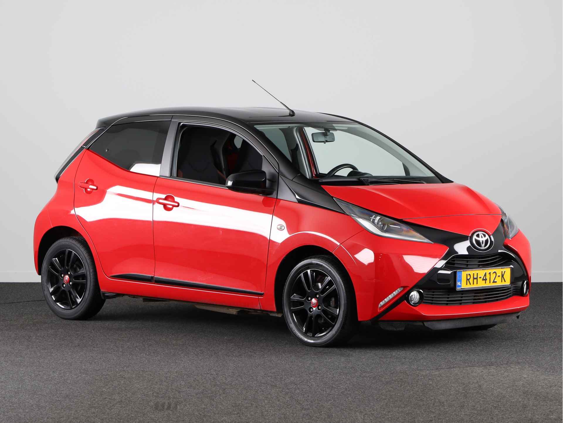 Toyota Aygo 1.0 VVT-i x-cite | Navigatie | Airco | LM velgen | - 16/34