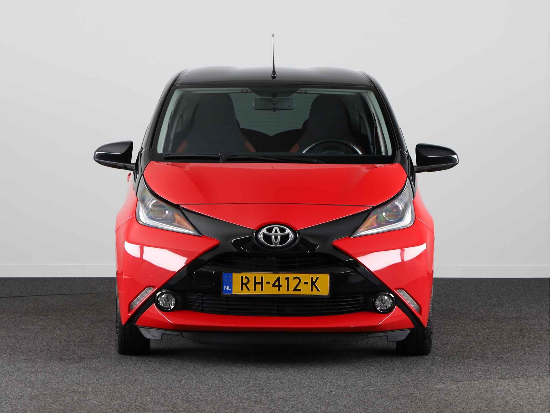 Toyota Aygo 1.0 VVT-i x-cite | Navigatie | Airco | LM velgen | - 24/34