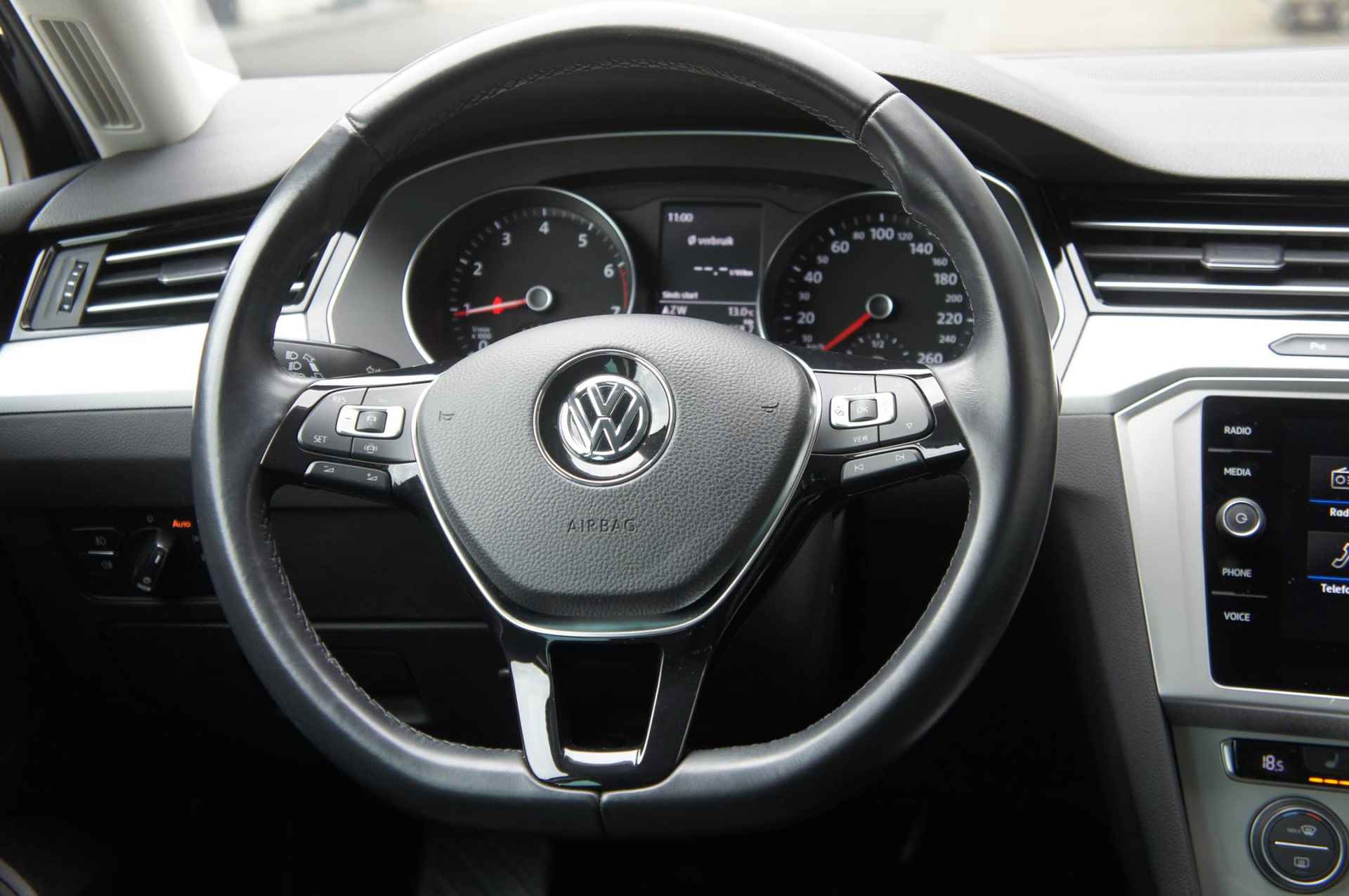 Volkswagen Passat Variant 1.5 TSI Highline | Camera | Trekhaak | ACC | Navi - 13/25