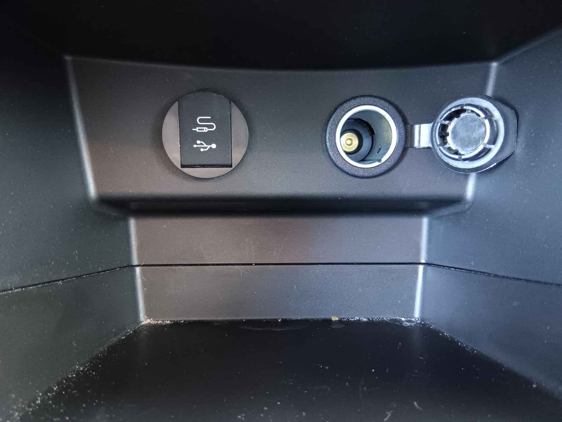 Suzuki Vitara 1.4 Boosterjet Select Smart Hybrid Trekhaak / Climate Control / Navigatie / Lichtmetalen Velgen / Parkeersensoren + Camera / Privacy Glass / LED / Apple Carplay - 13/51