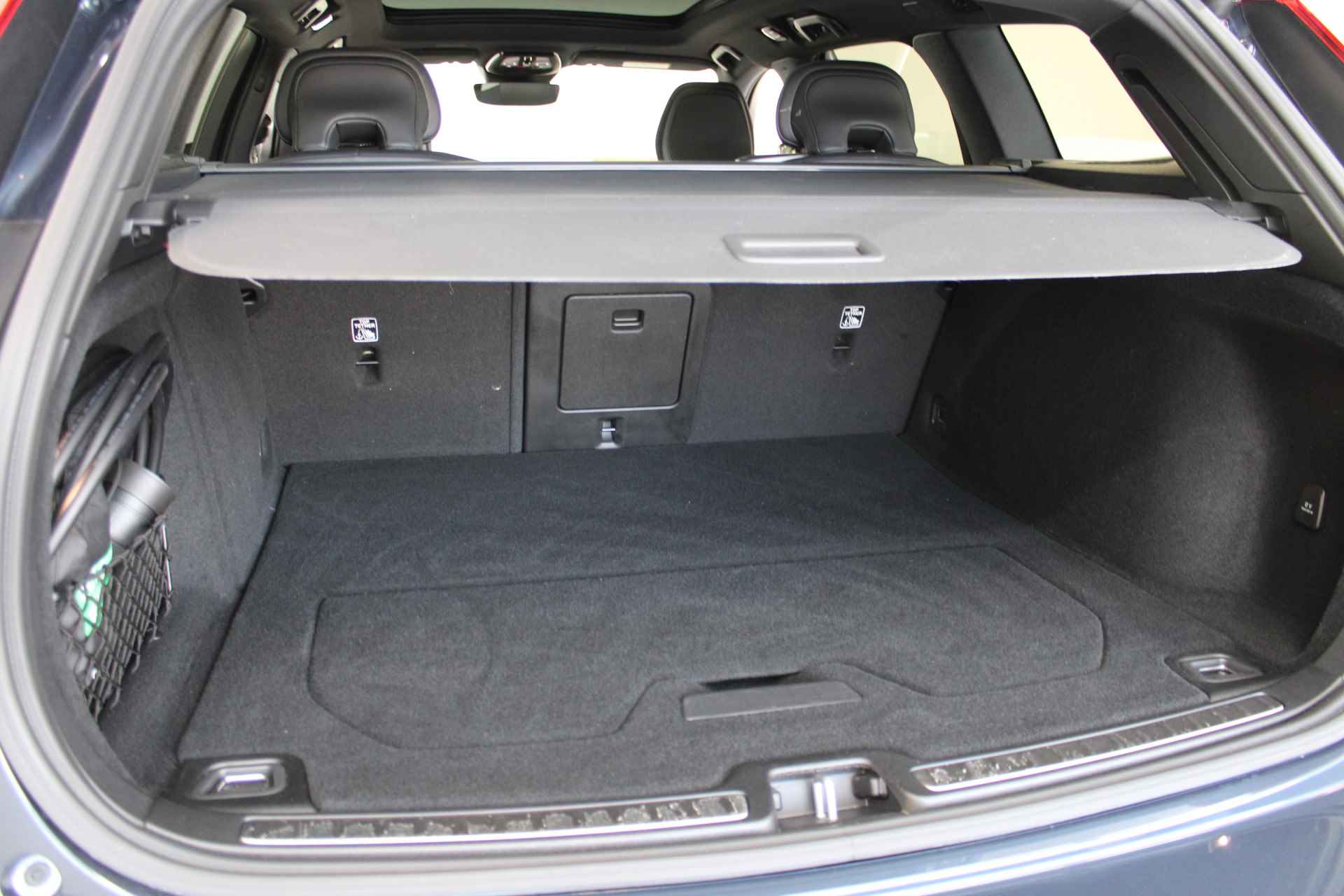 Volvo V60 T6 350PK AWD Plus Dark | Contourstoelen | Panoramadak | 19'' | Getint Glas | Achterb verw - 51/57