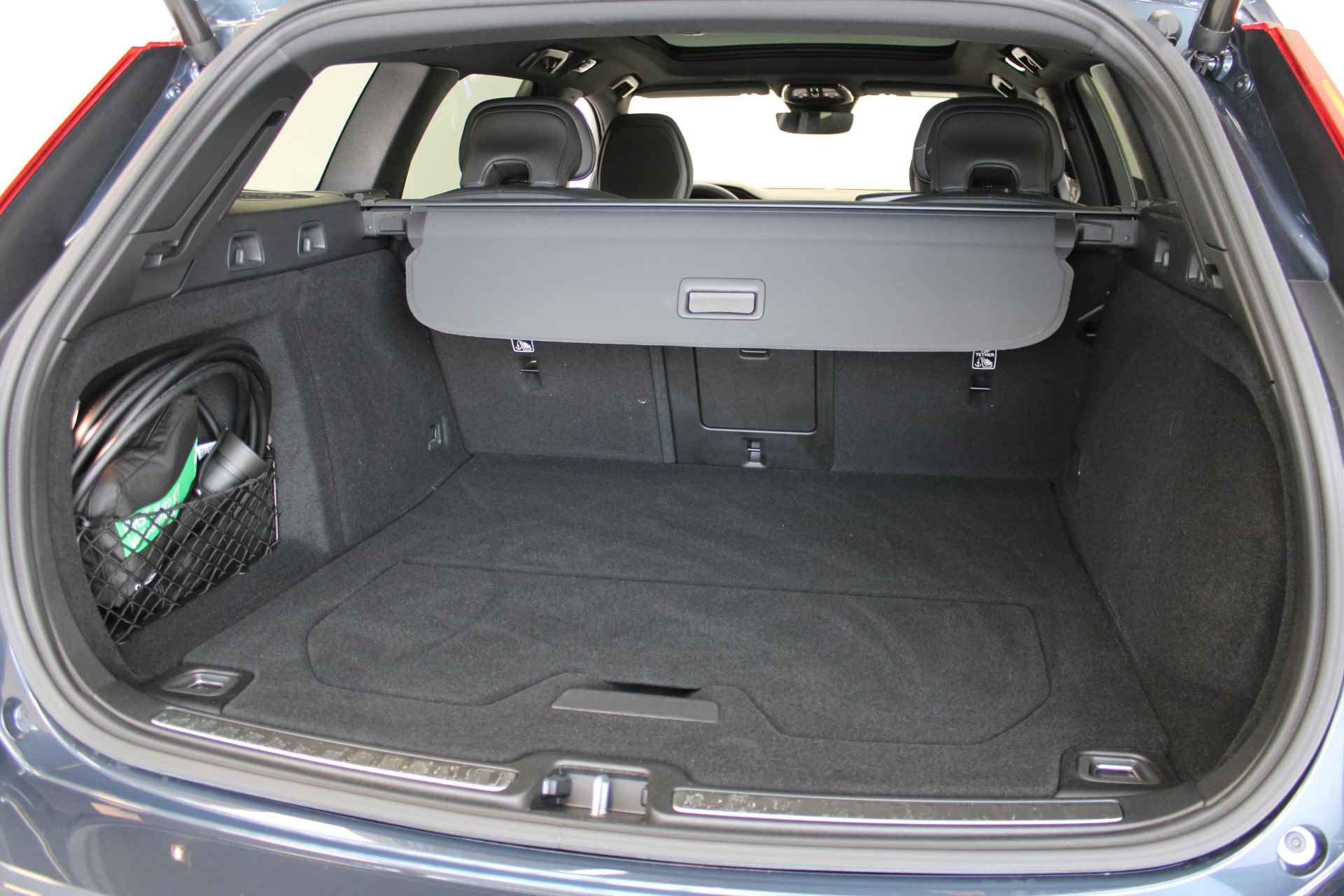 Volvo V60 T6 350PK AWD Plus Dark | Contourstoelen | Panoramadak | 19'' | Getint Glas | Achterb verw - 53/57