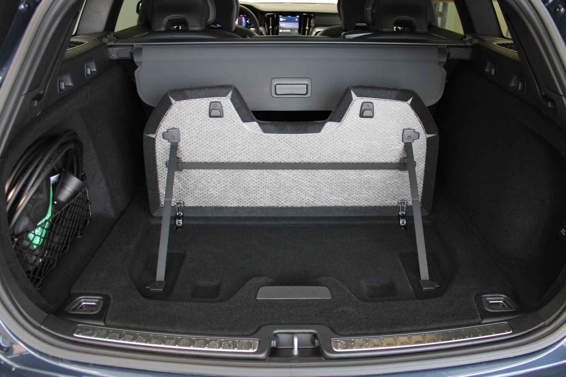 Volvo V60 T6 350PK AWD Plus Dark | Contourstoelen | Panoramadak | 19'' | Getint Glas | Achterb verw - 55/57