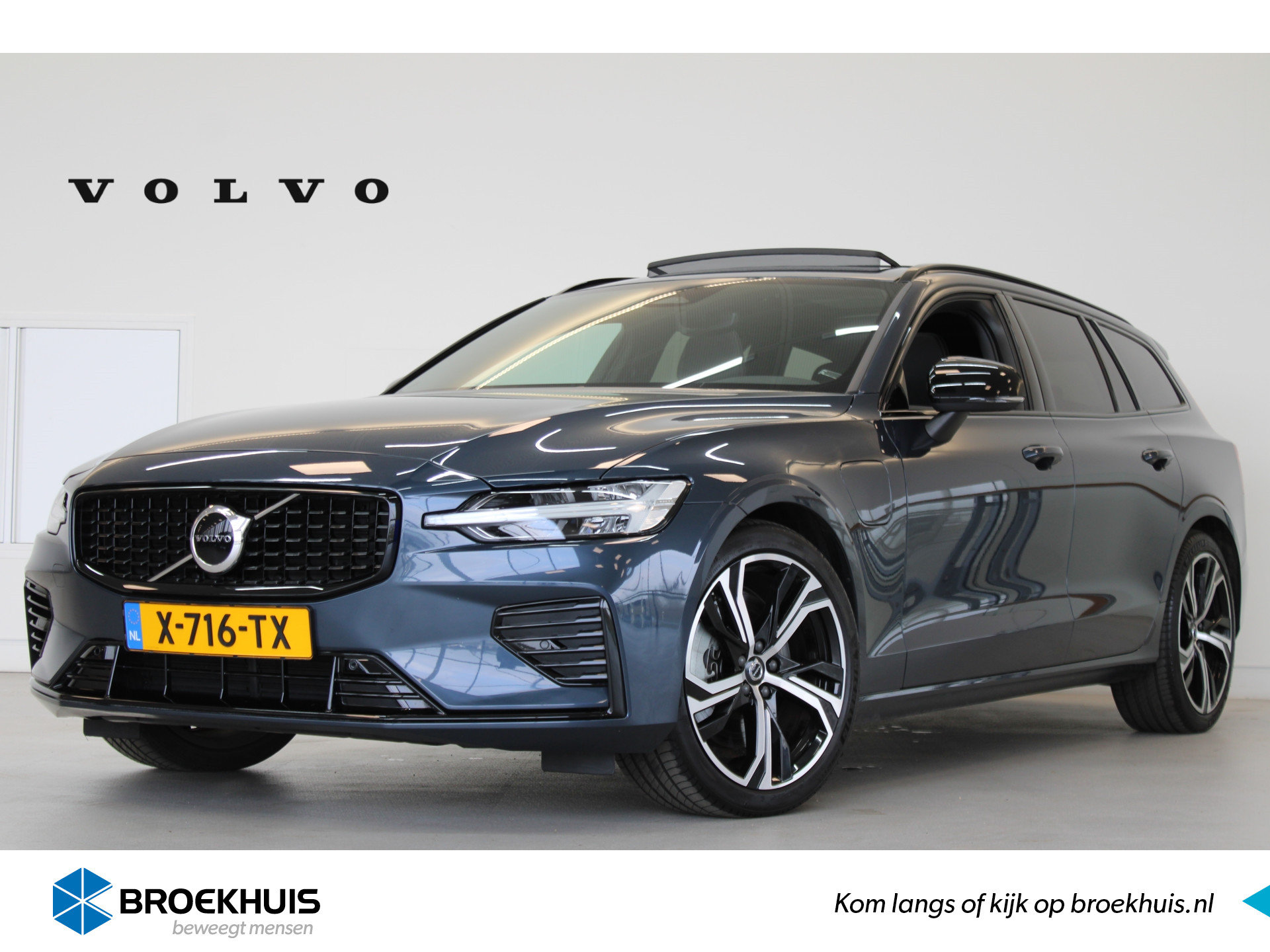 Volvo V60 T6 350PK AWD Plus Dark | Contourstoelen | Panoramadak | 19'' | Getint Glas | Achterb verw