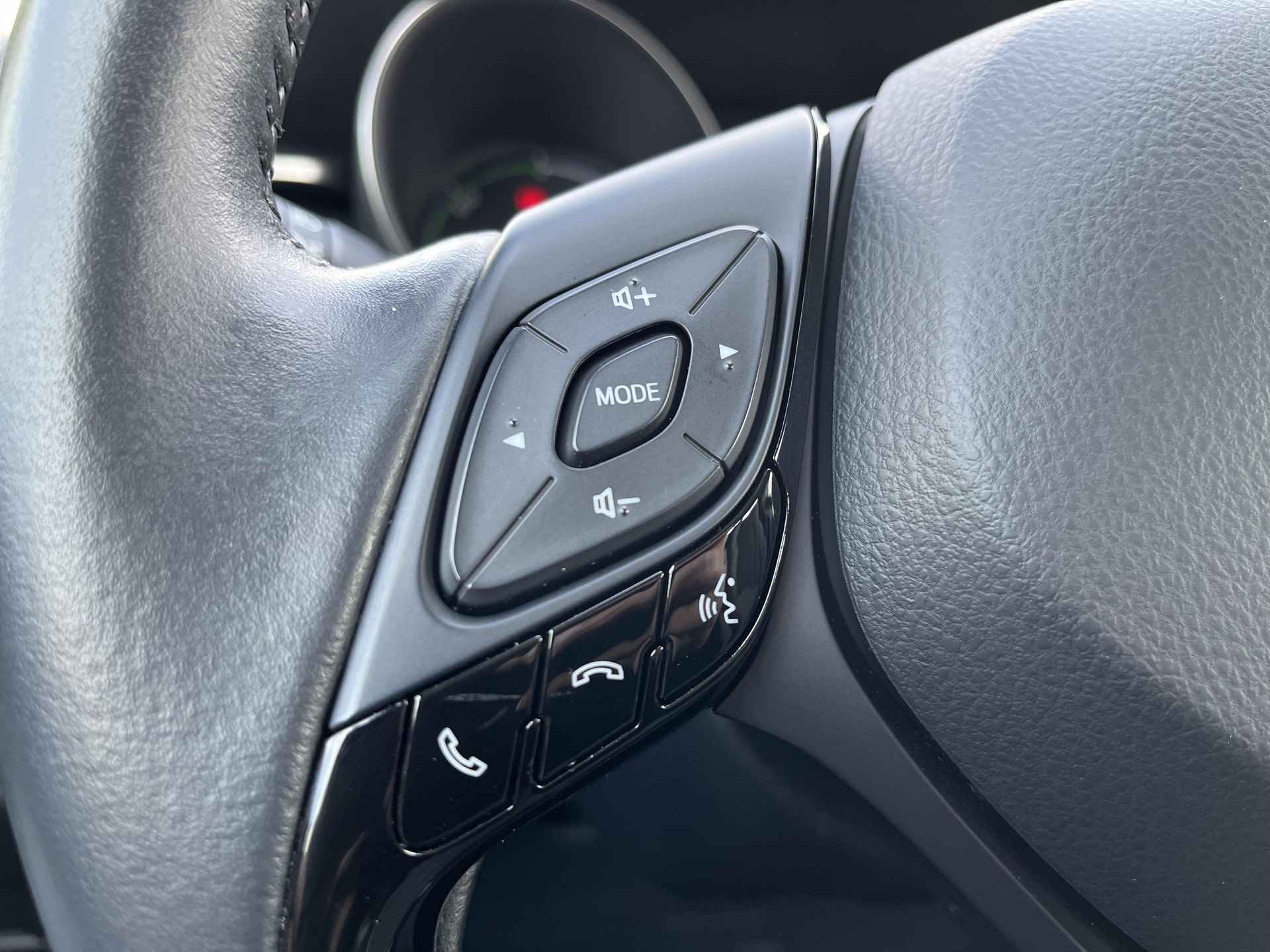 Toyota C-HR 1.8 Hybrid Dynamic | Navigatie | Apple CarPlay/Android auto | Achteruitrijcamera - 25/31