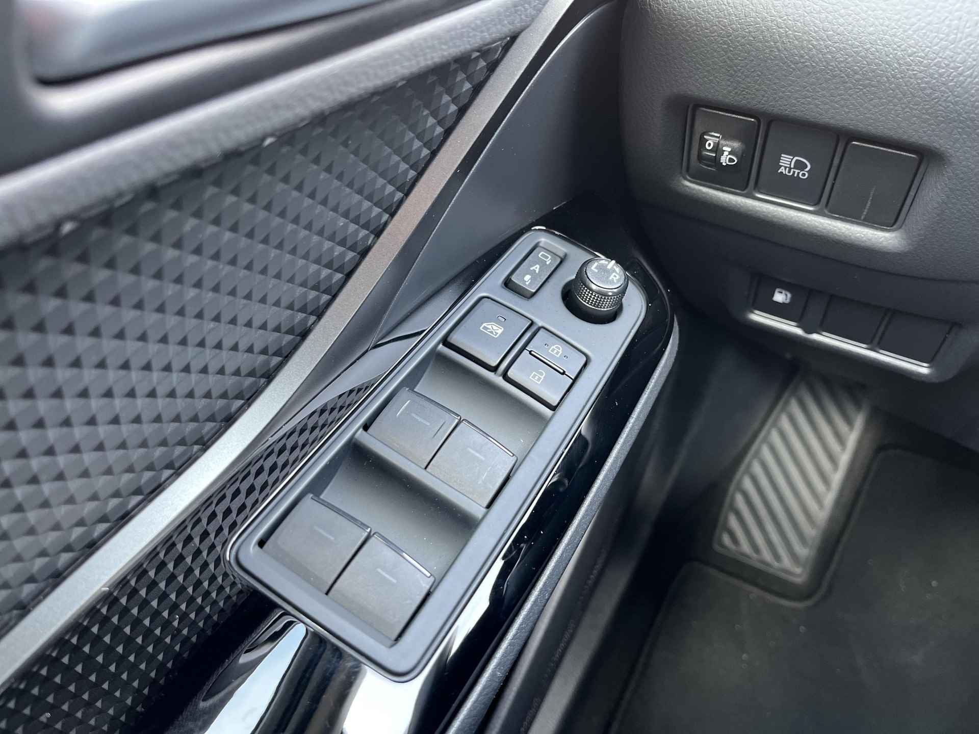 Toyota C-HR 1.8 Hybrid Dynamic | Navigatie | Apple CarPlay/Android auto | Achteruitrijcamera - 28/31