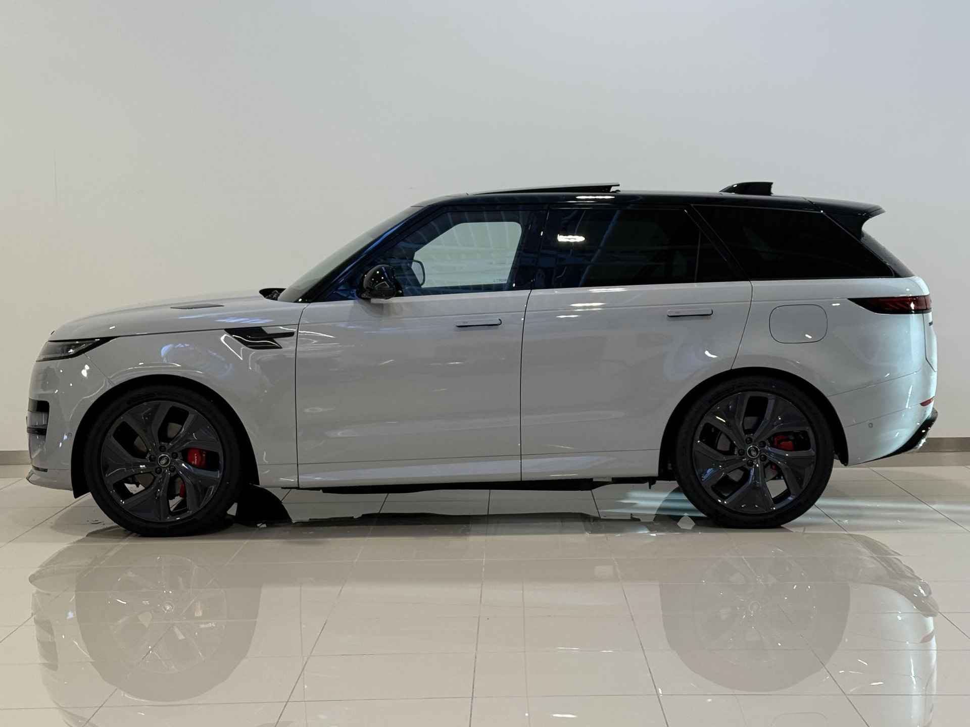 Land Rover Range Rover Sport 3.0 P460e Dynamic HSE PHEV | Schuif/Kanteldak | 23 inch Carbon velgen | Black Pack | Cold climate Pack | Vanaf April 2025 Leverbaar - 4/23