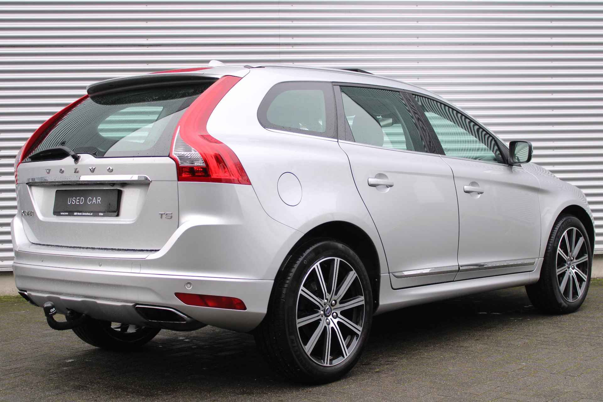 Volvo XC60 2.0 T5 FWD Geartronic Summum, | Panoramadak | Adaptieve Bi-Xenon Koplampen Met Bochtverlichting | Verwarmbare Voorruit | Trekhaak Met Vaste Kogel | Achteruitrijcamera | Elektrisch Verstelbare Bestuurdersstoel Met Memory | Stoelverwarming | Parkeersensoren Achter | Elektrische Achterklep | Lederen Bekleding | 20" Lichtmetalen Velgen | Cruise Control | Full Map Navigatiesysteem | High Performance Audiosysteem | Automatisch Dimmende Binnen- en Buitenspiegels - 3/28