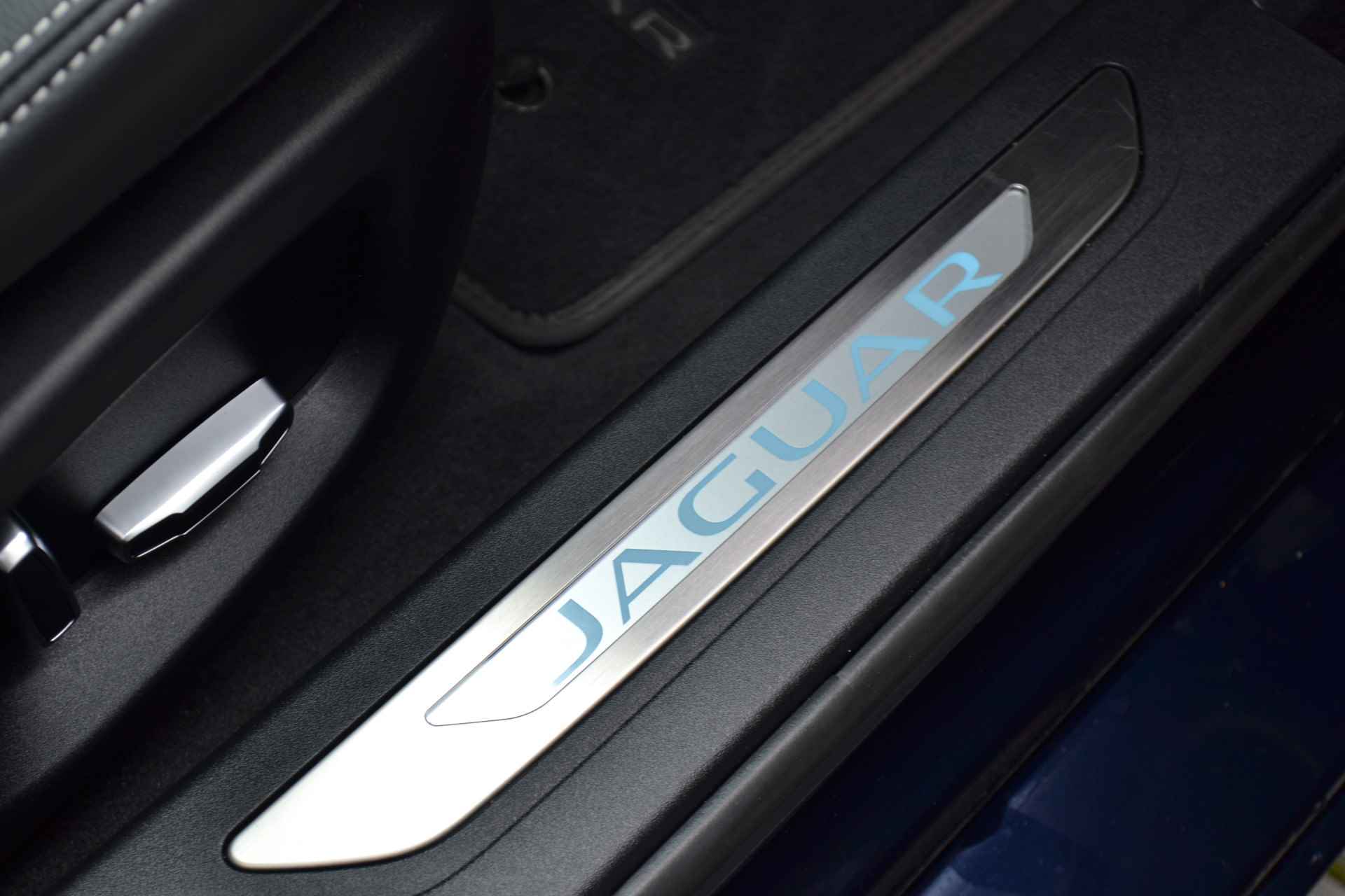 Jaguar XF Sportbrake 2.0d R-Sport - 32/32