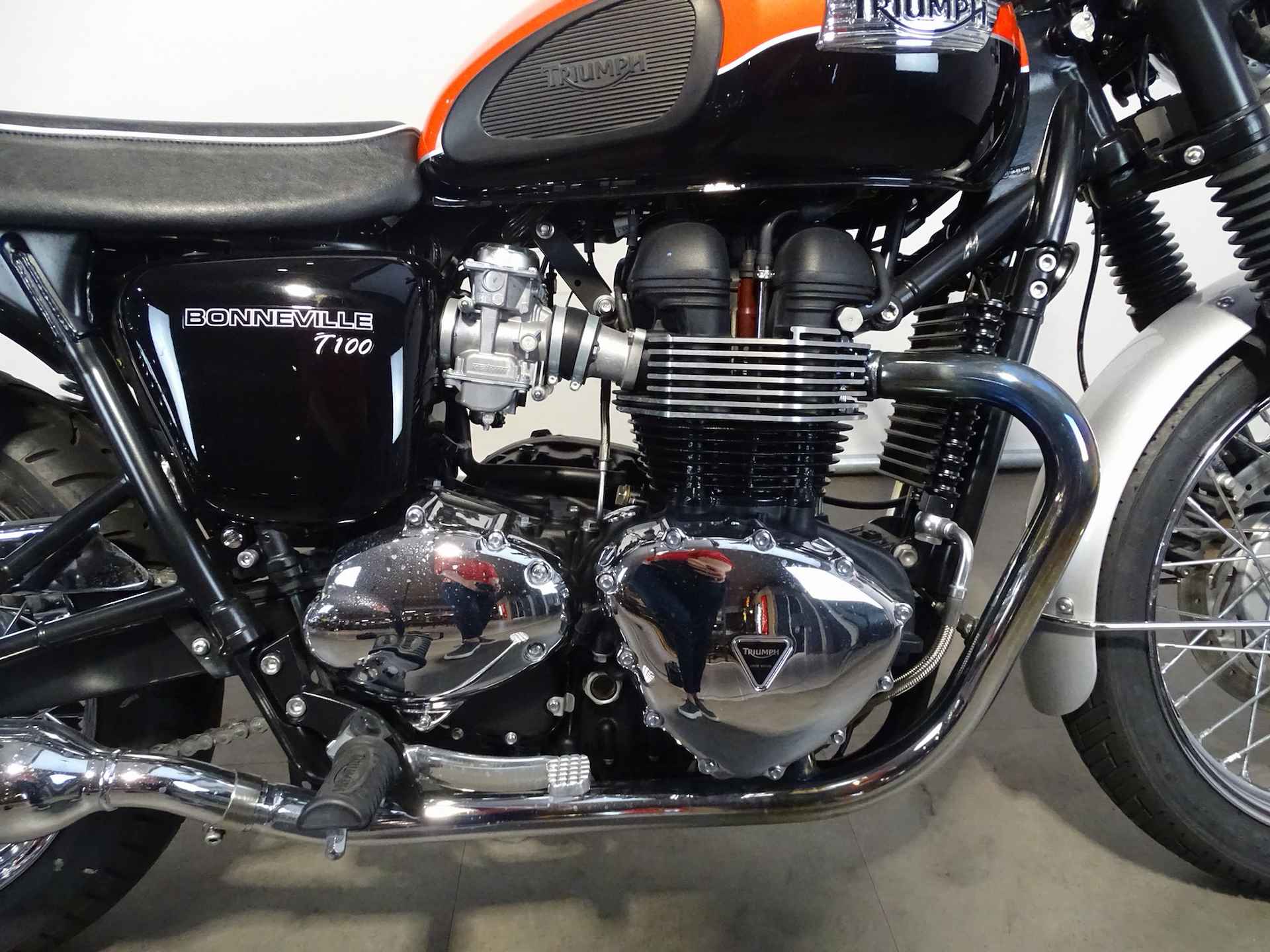 Triumph BONNEVILLE T100 - 4/9