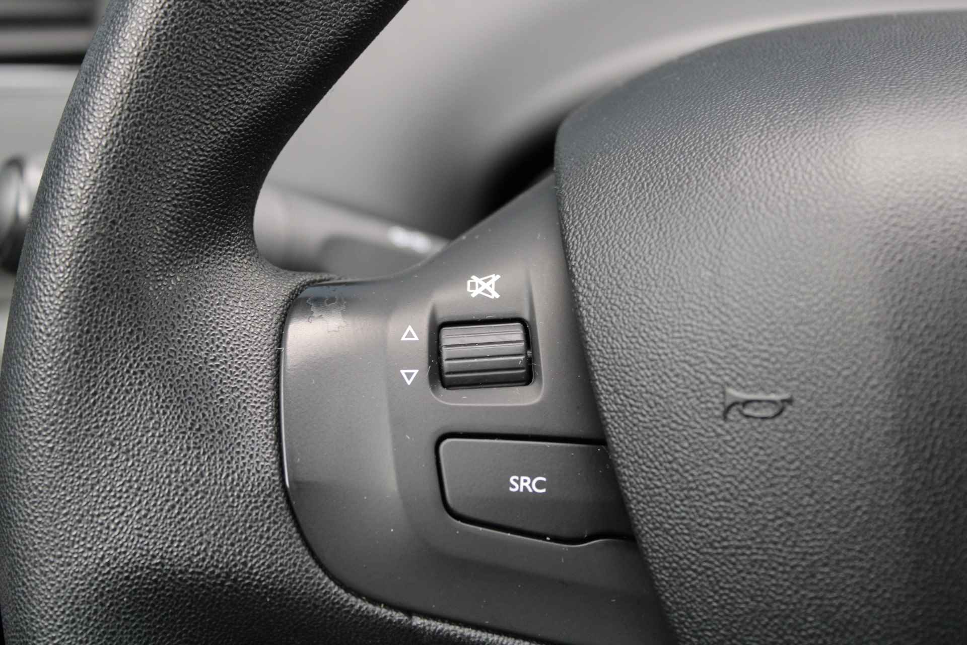 Peugeot 208 5drs 1.2 PureTech Blue Lion | Navigatie | Bluetooth | Parkeersensoren | Trekhaak | - 25/29