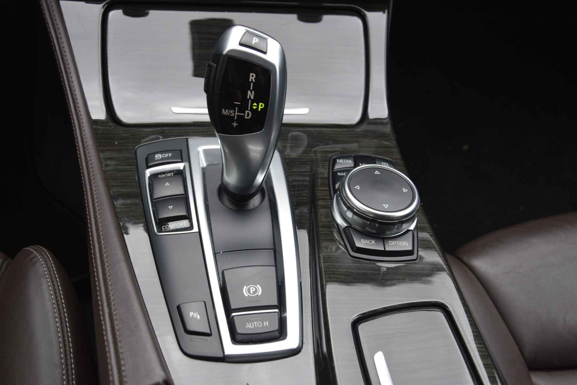 BMW 5 Serie 528i High Luxury Automaat | Memory Seats | 20" Breedset | Digital dashbord | Lederen bekleding | Stoelverwarming | - 30/33