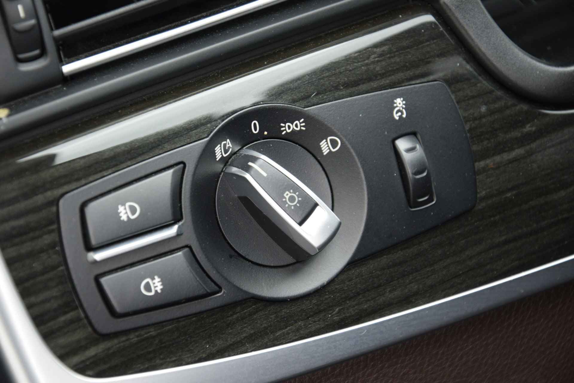 BMW 5 Serie 528i High Luxury Automaat | Memory Seats | 20" Breedset | Digital dashbord | Lederen bekleding | Stoelverwarming | - 32/33