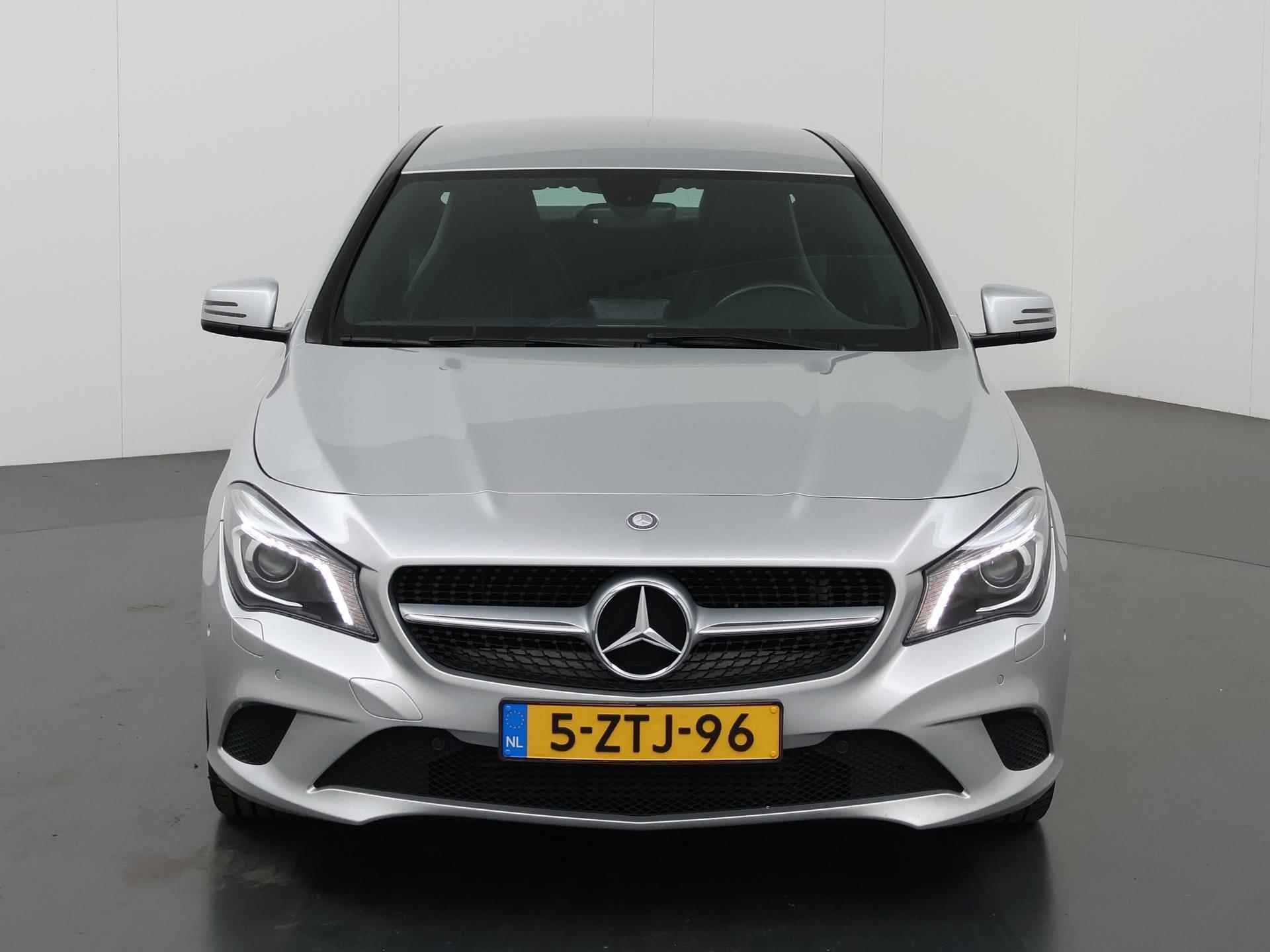 Mercedes-Benz CLA-klasse 180 Ambition | Navigatie | Sportstoelen | Bi-Xenon | Parkeersensoren | Bluetooth | Airco | - 4/34