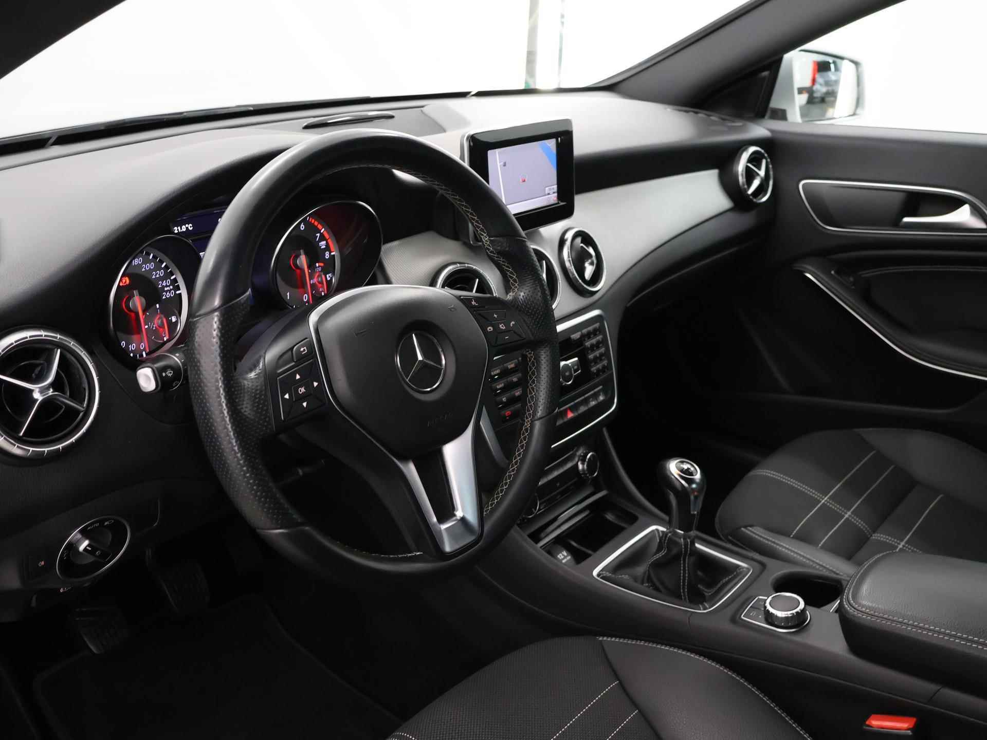 Mercedes-Benz CLA-klasse 180 Ambition | Navigatie | Sportstoelen | Bi-Xenon | Parkeersensoren | Bluetooth | Airco | - 8/34