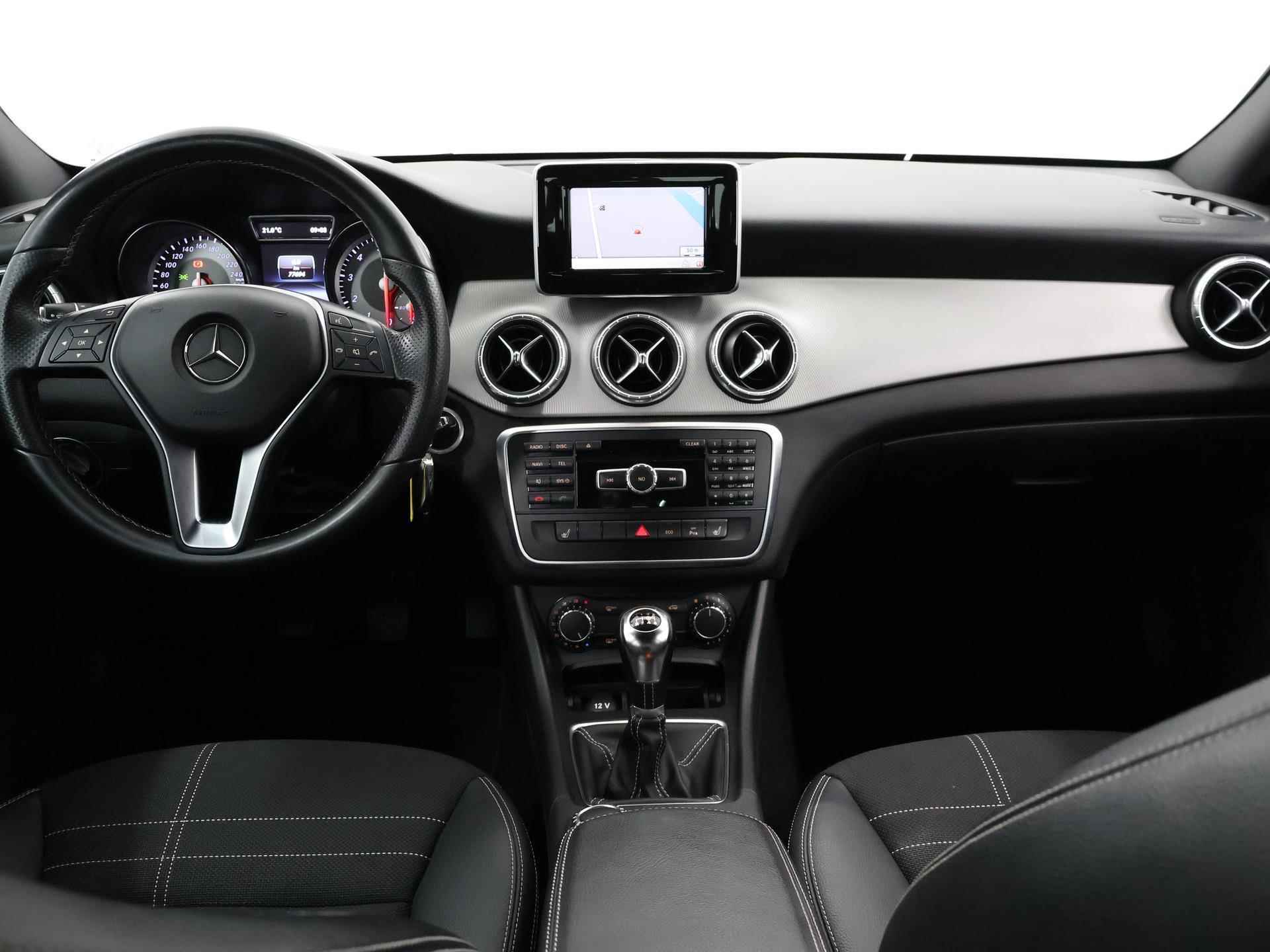 Mercedes-Benz CLA-klasse 180 Ambition | Navigatie | Sportstoelen | Bi-Xenon | Parkeersensoren | Bluetooth | Airco | - 9/34