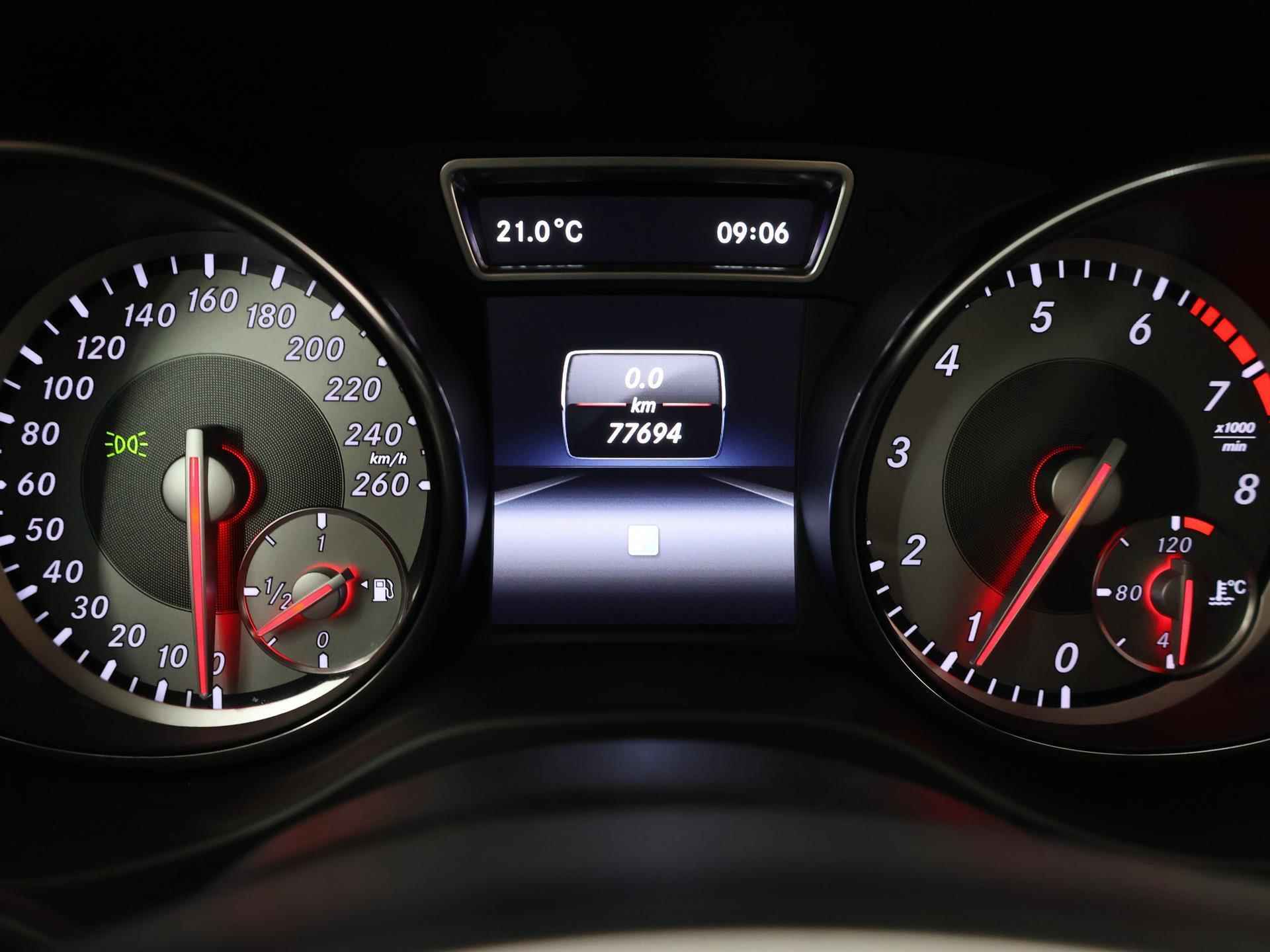 Mercedes-Benz CLA-klasse 180 Ambition | Navigatie | Sportstoelen | Bi-Xenon | Parkeersensoren | Bluetooth | Airco | - 13/34