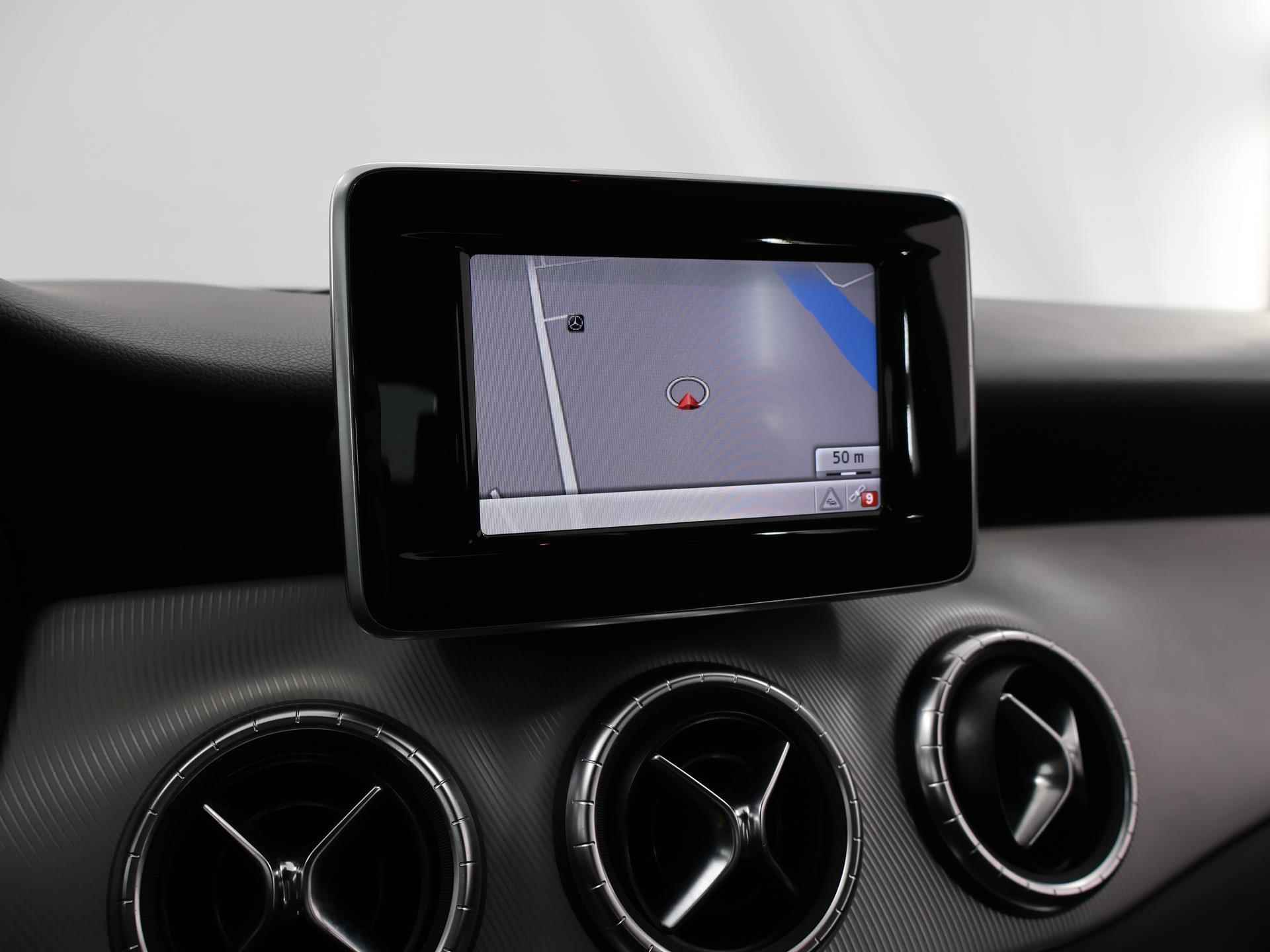 Mercedes-Benz CLA-klasse 180 Ambition | Navigatie | Sportstoelen | Bi-Xenon | Parkeersensoren | Bluetooth | Airco | - 14/34