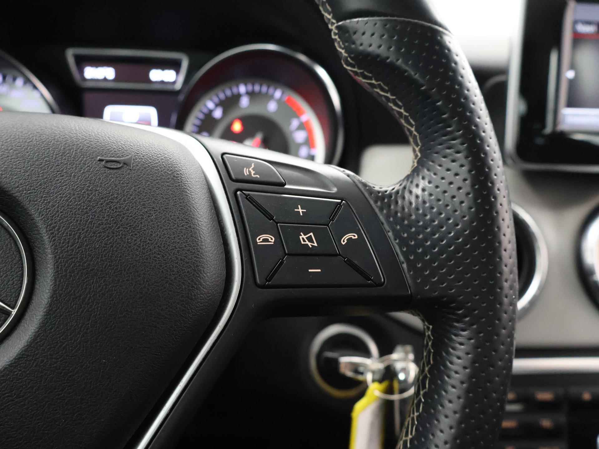 Mercedes-Benz CLA-klasse 180 Ambition | Navigatie | Sportstoelen | Bi-Xenon | Parkeersensoren | Bluetooth | Airco | - 26/34
