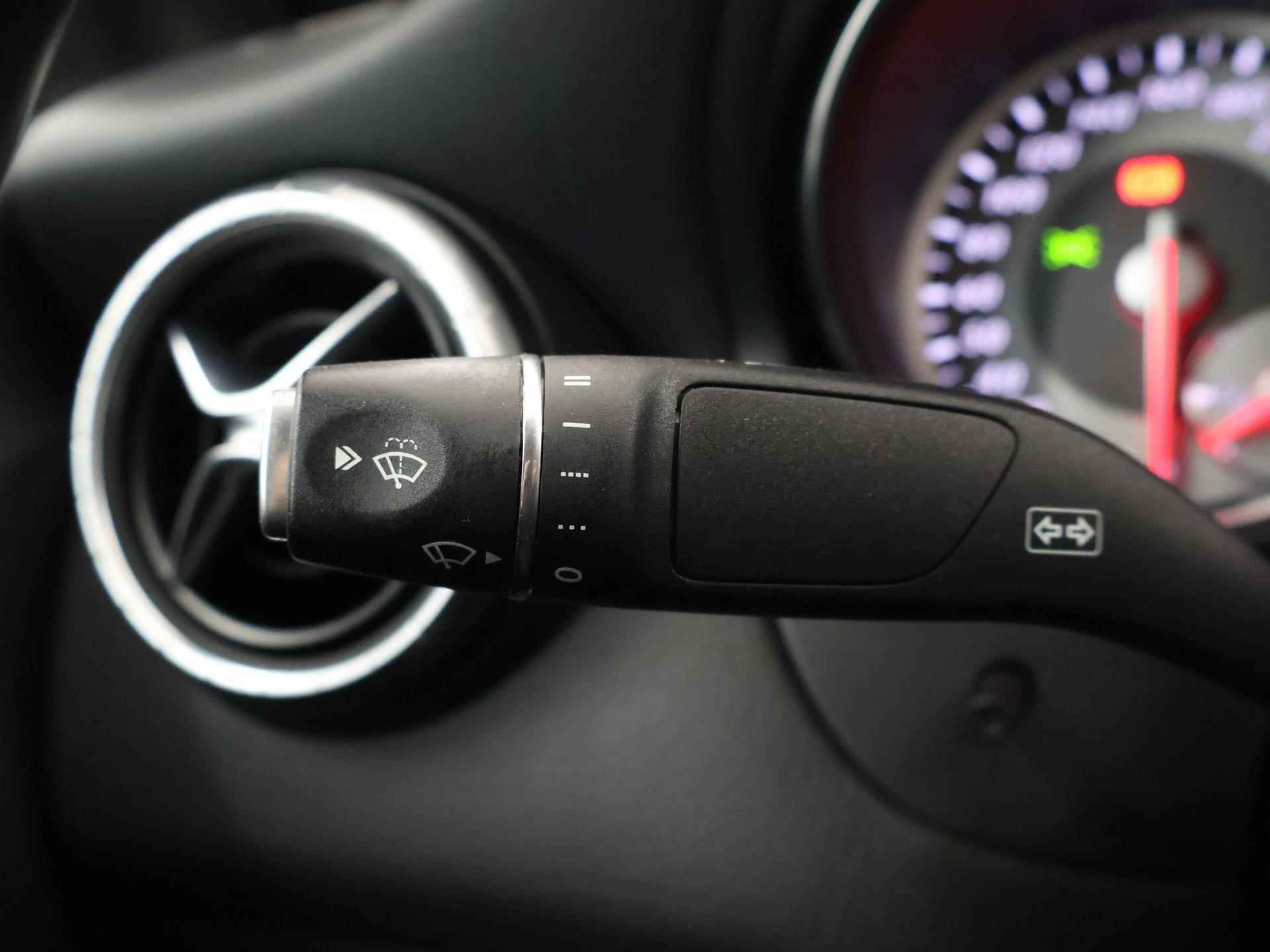 Mercedes-Benz CLA-klasse 180 Ambition | Navigatie | Sportstoelen | Bi-Xenon | Parkeersensoren | Bluetooth | Airco | - 28/34
