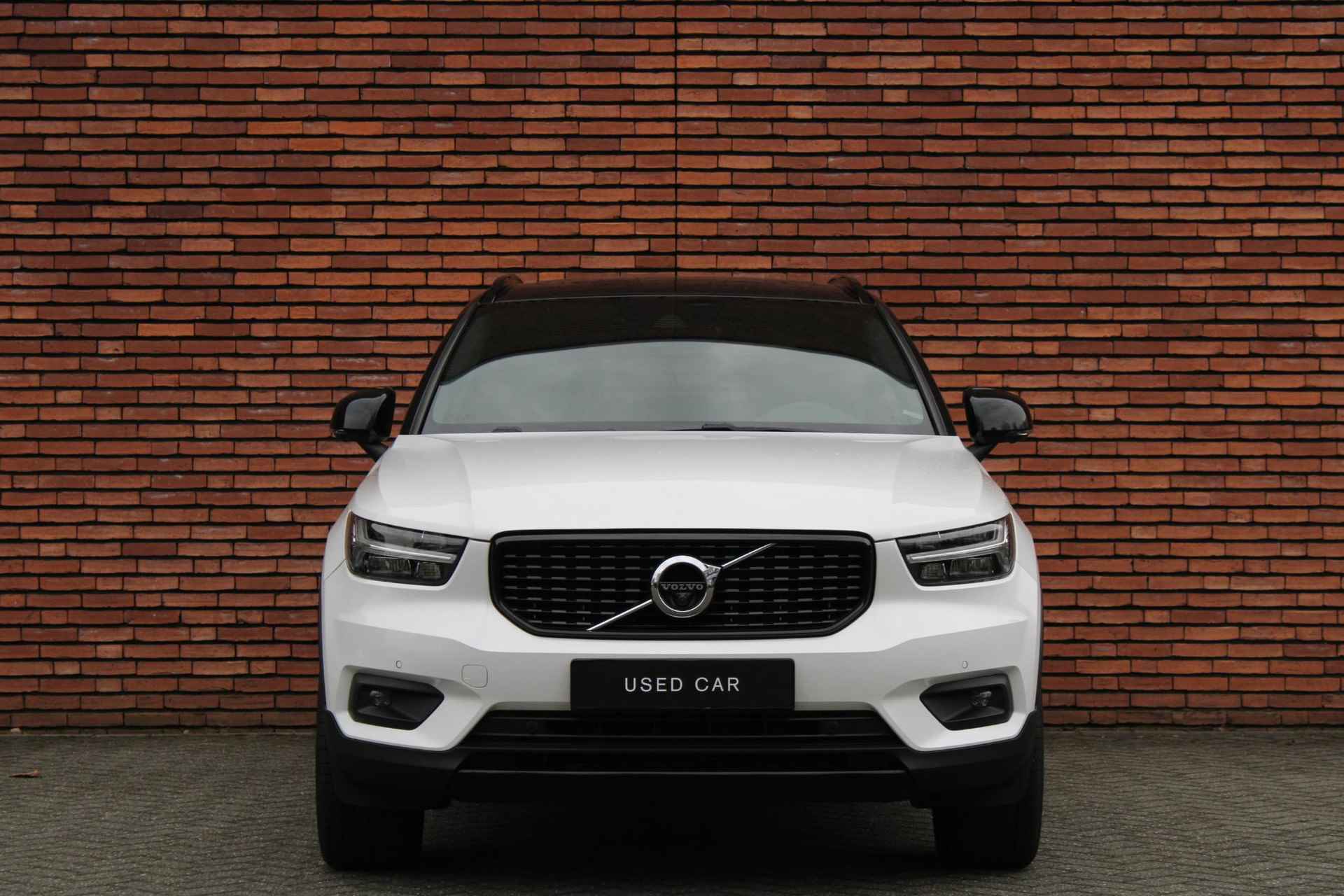 Volvo XC40 T4 AUT8 191PK R-Design | Draadloze Telefoonlader | Navigatiesysteem | Standkachel | Apple Carplay/Android Auto | Verwarmbare Voor- En Achterstoelen | Dodehoekdetectie Met Correctie | Electronic Climate Control | 360 Graden Camera | Panorama Dak | Adaptieve Cruise Control | Getint Glas Achter - 18/21