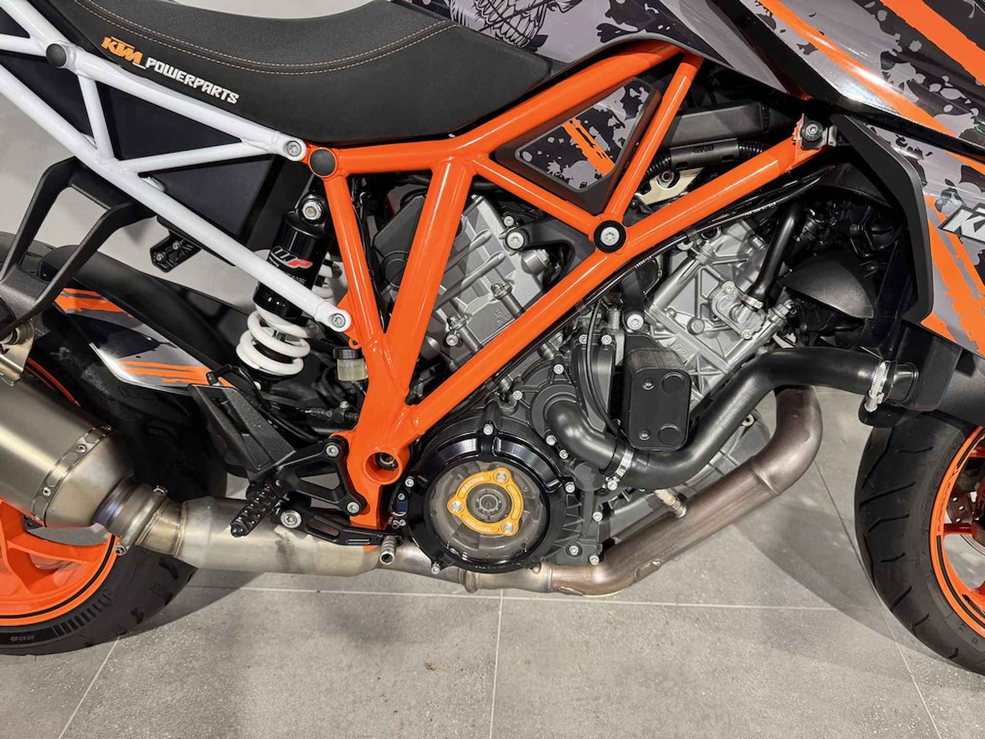 KTM 1290 SUPER DUKE R - 3/8