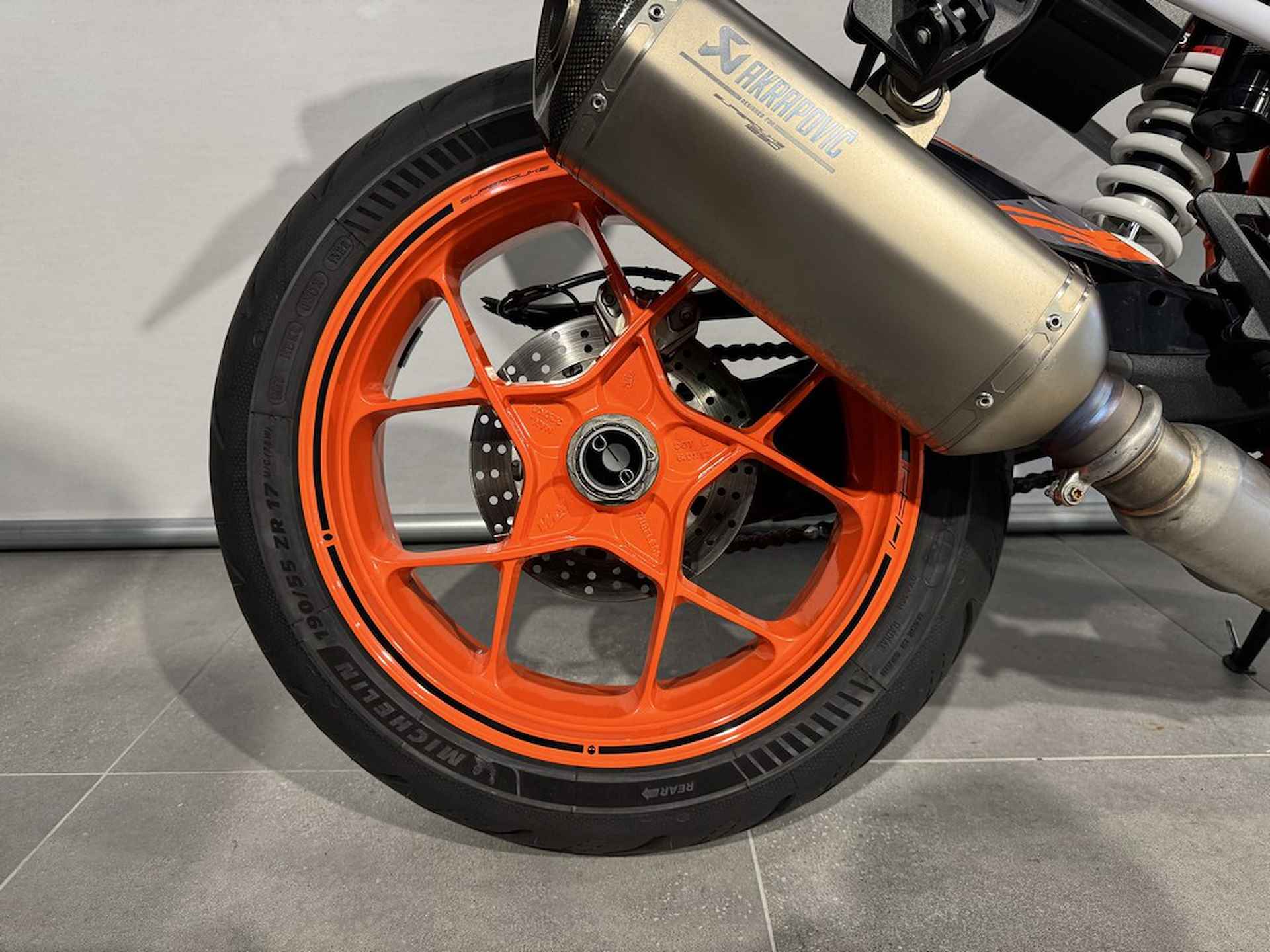 KTM 1290 SUPER DUKE R - 6/8