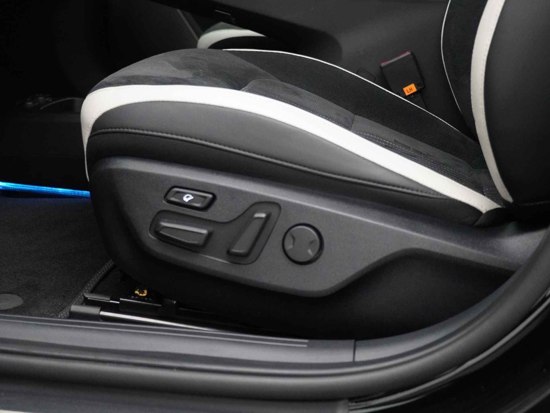 Kia Ev6 GT-Line 77 kWh AWD 325PK - Navigatie - Stoel/Stuur Verwarming - Apple/Android Carplay - Climate Control - Adaptieve Cruise Control - Fabrieksgarantie tot 11-2028 - 20/52