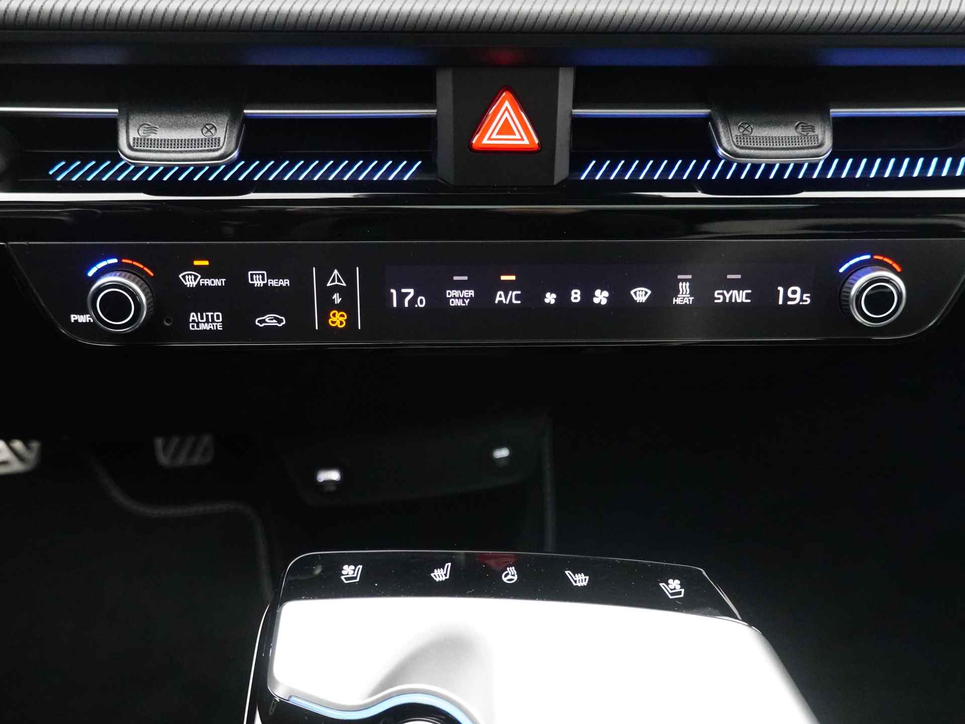 Kia Ev6 GT-Line 77 kWh AWD 325PK - Navigatie - Stoel/Stuur Verwarming - Apple/Android Carplay - Climate Control - Adaptieve Cruise Control - Fabrieksgarantie tot 11-2028 - 31/52
