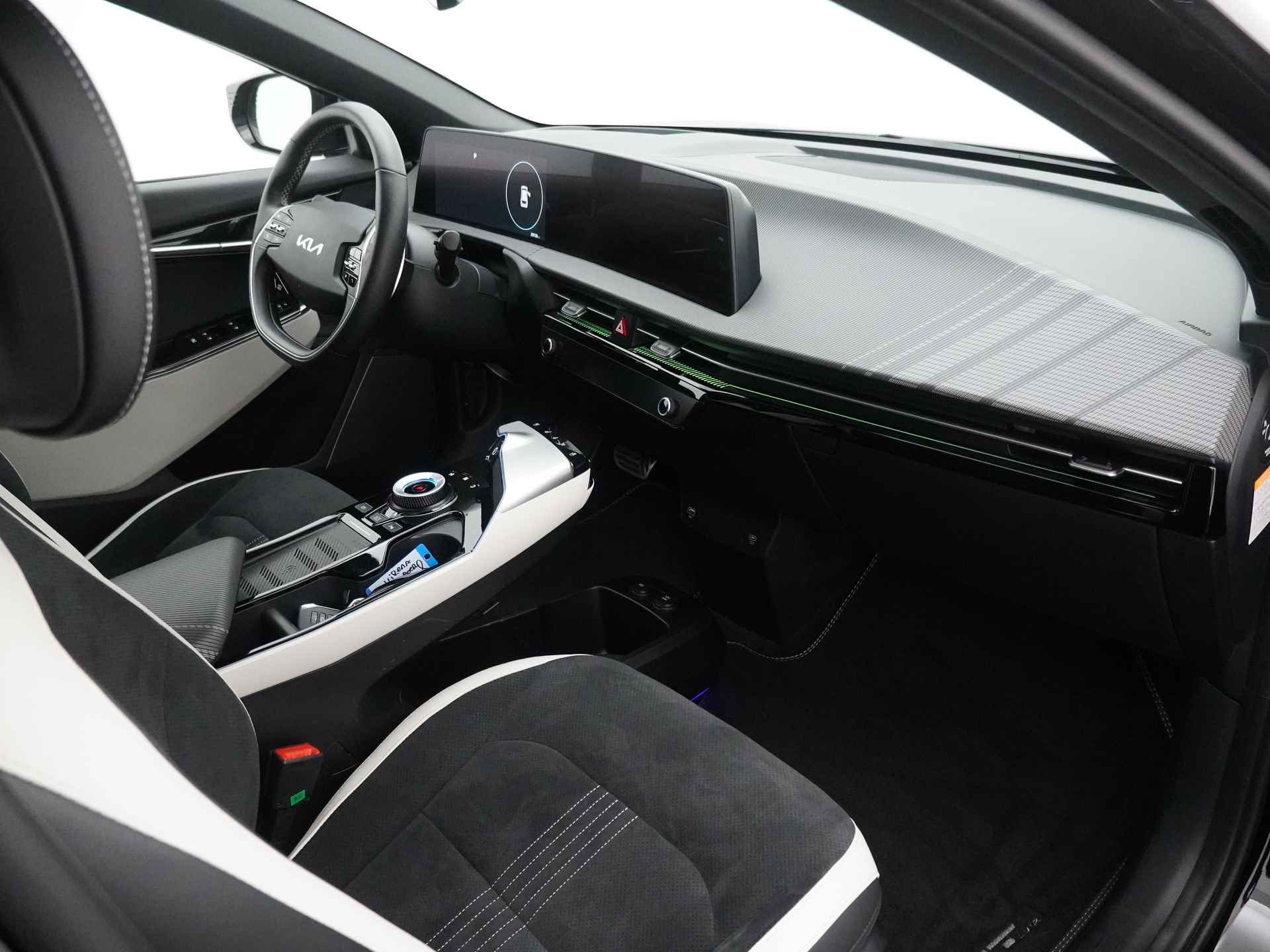 Kia Ev6 GT-Line 77 kWh AWD 325PK - Navigatie - Stoel/Stuur Verwarming - Apple/Android Carplay - Climate Control - Adaptieve Cruise Control - Fabrieksgarantie tot 11-2028 - 42/52