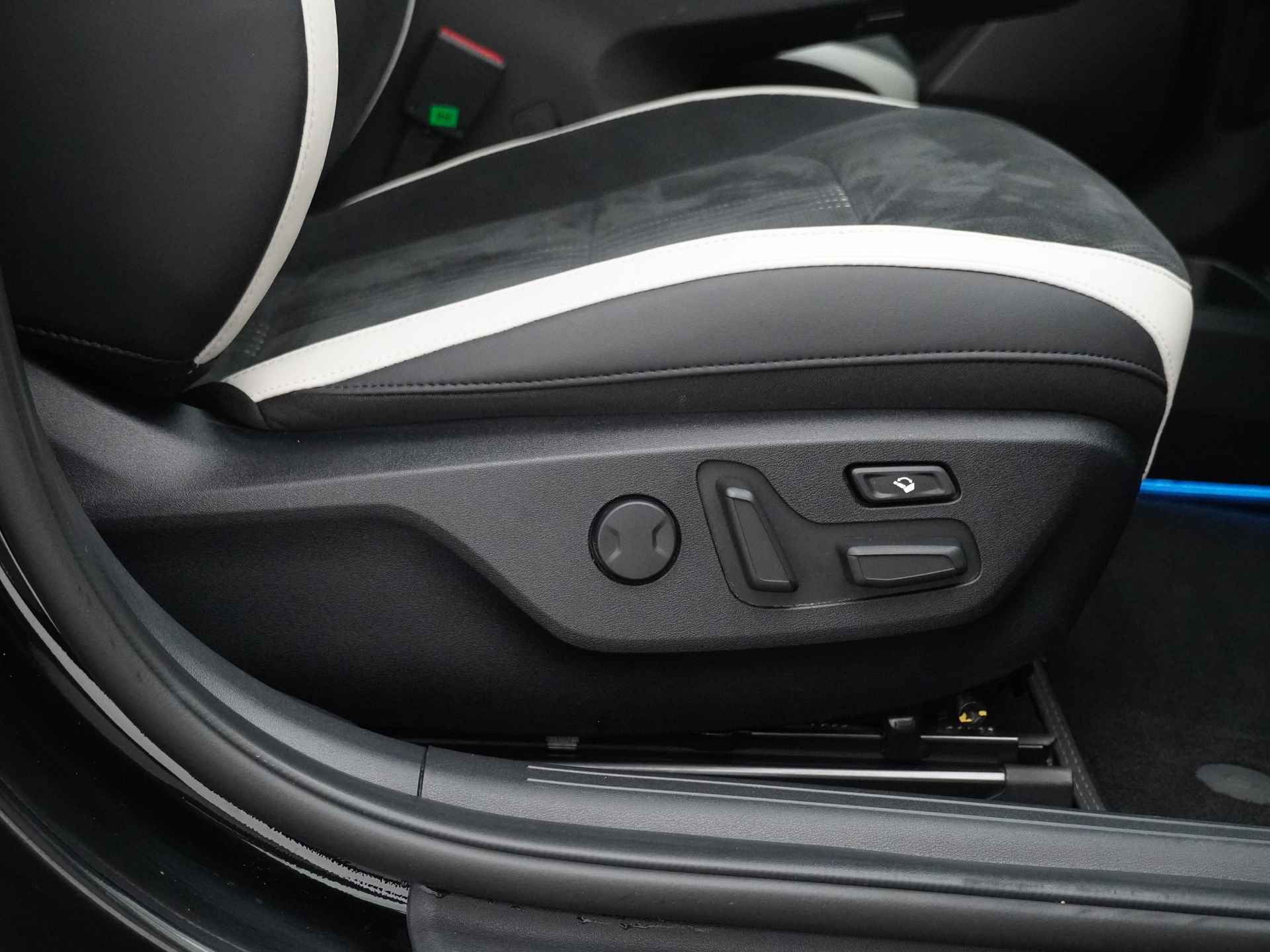 Kia Ev6 GT-Line 77 kWh AWD 325PK - Navigatie - Stoel/Stuur Verwarming - Apple/Android Carplay - Climate Control - Adaptieve Cruise Control - Fabrieksgarantie tot 11-2028 - 44/52
