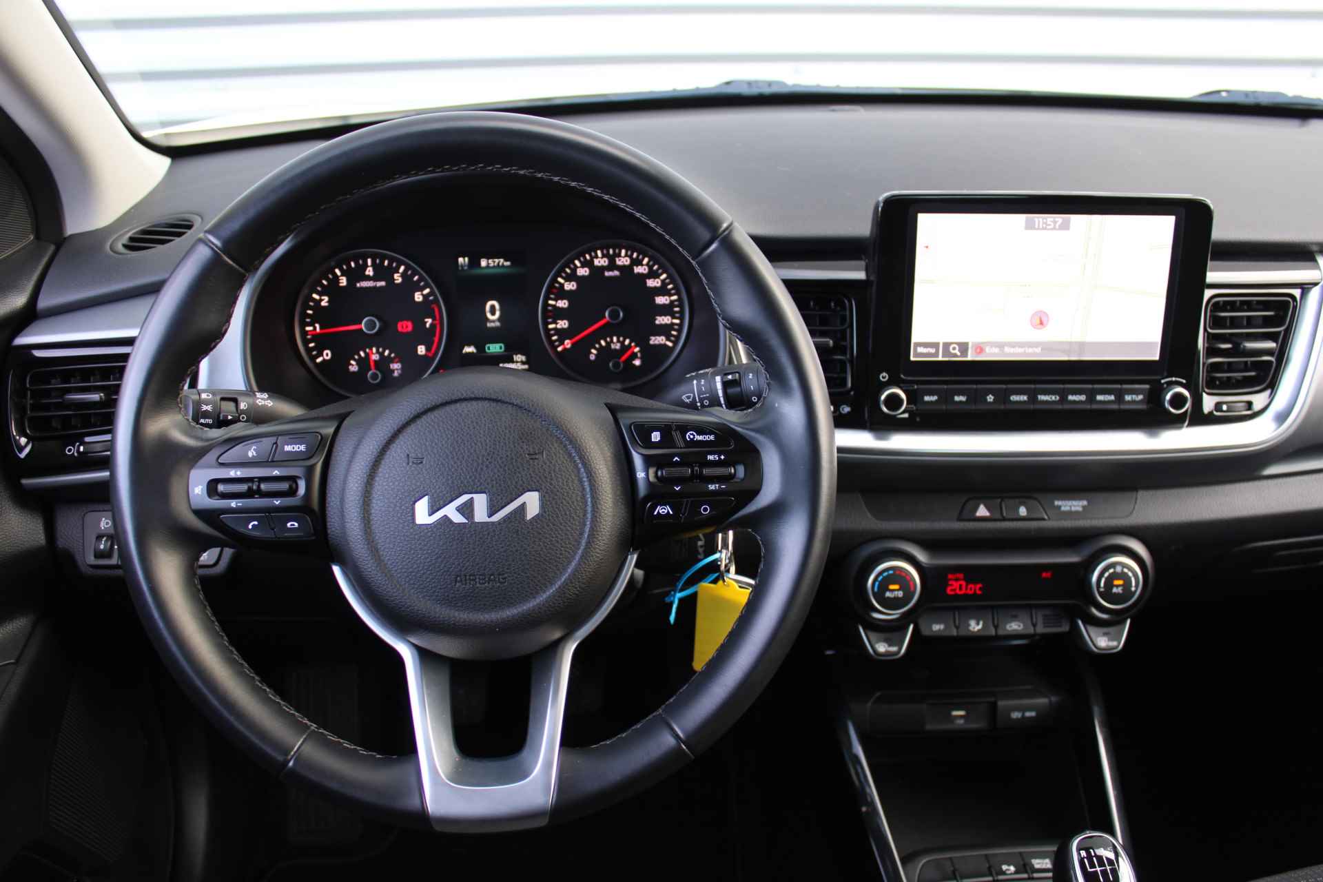 Kia Stonic 1.0 T-GDi MHEV DynamicLine | Airco | Apple Carplay | Android auto | Camera | Cruise | 15" LM | - 10/29