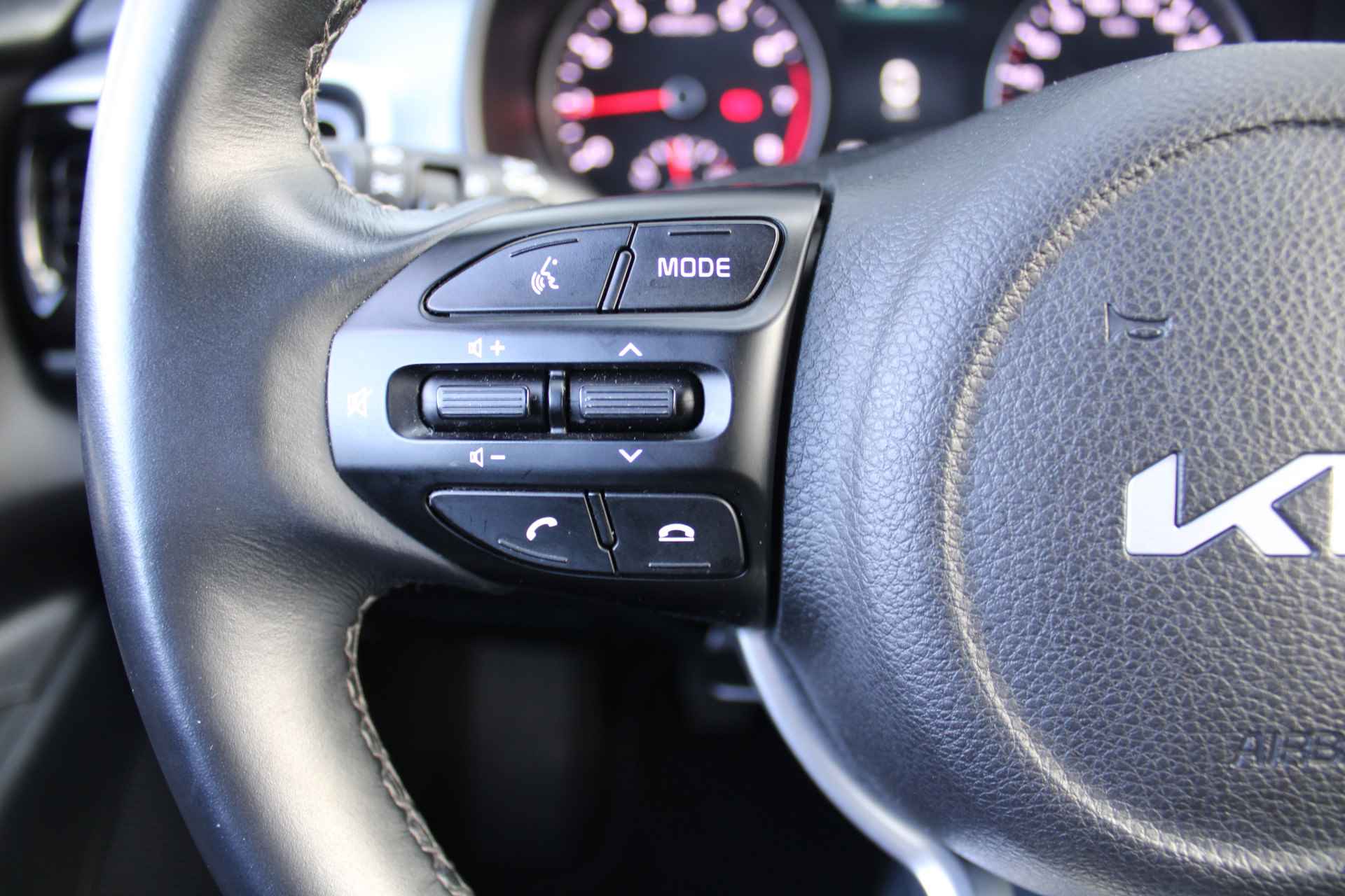 Kia Stonic 1.0 T-GDi MHEV DynamicLine | Airco | Apple Carplay | Android auto | Camera | Cruise | 15" LM | - 13/29