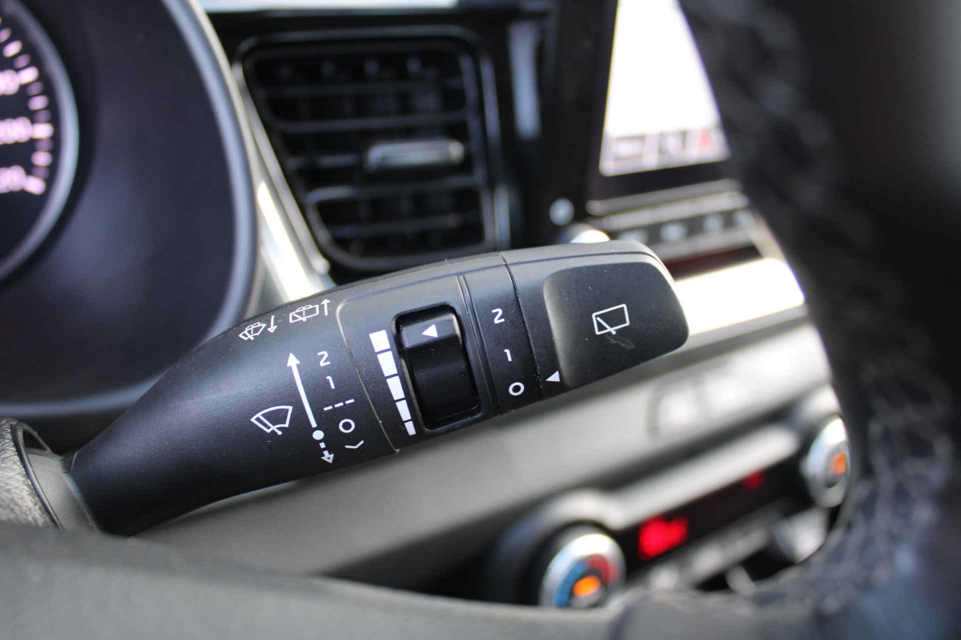 Kia Stonic 1.0 T-GDi MHEV DynamicLine | Airco | Apple Carplay | Android auto | Camera | Cruise | 15" LM | - 16/29