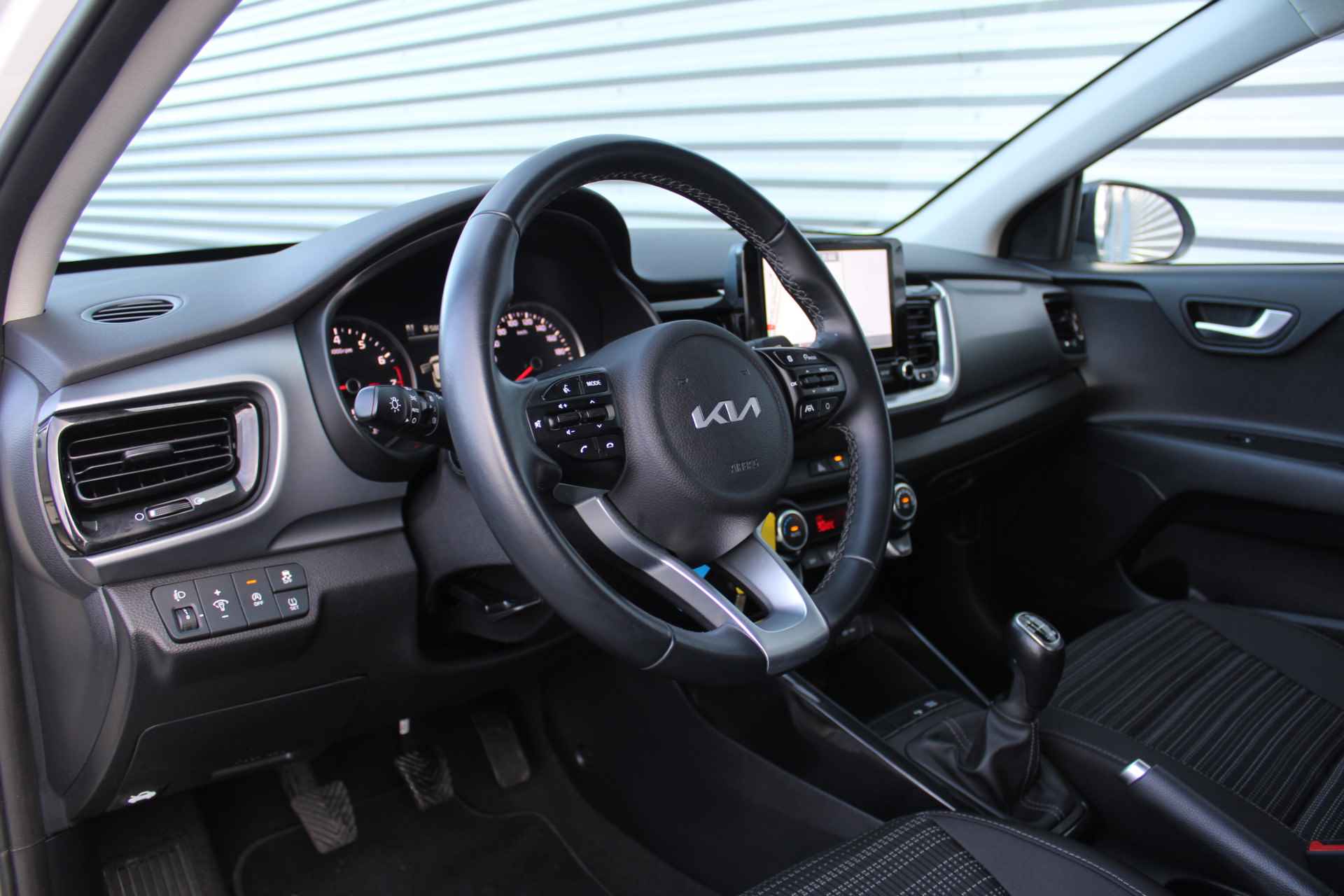 Kia Stonic 1.0 T-GDi MHEV DynamicLine | Airco | Apple Carplay | Android auto | Camera | Cruise | 15" LM | - 24/29