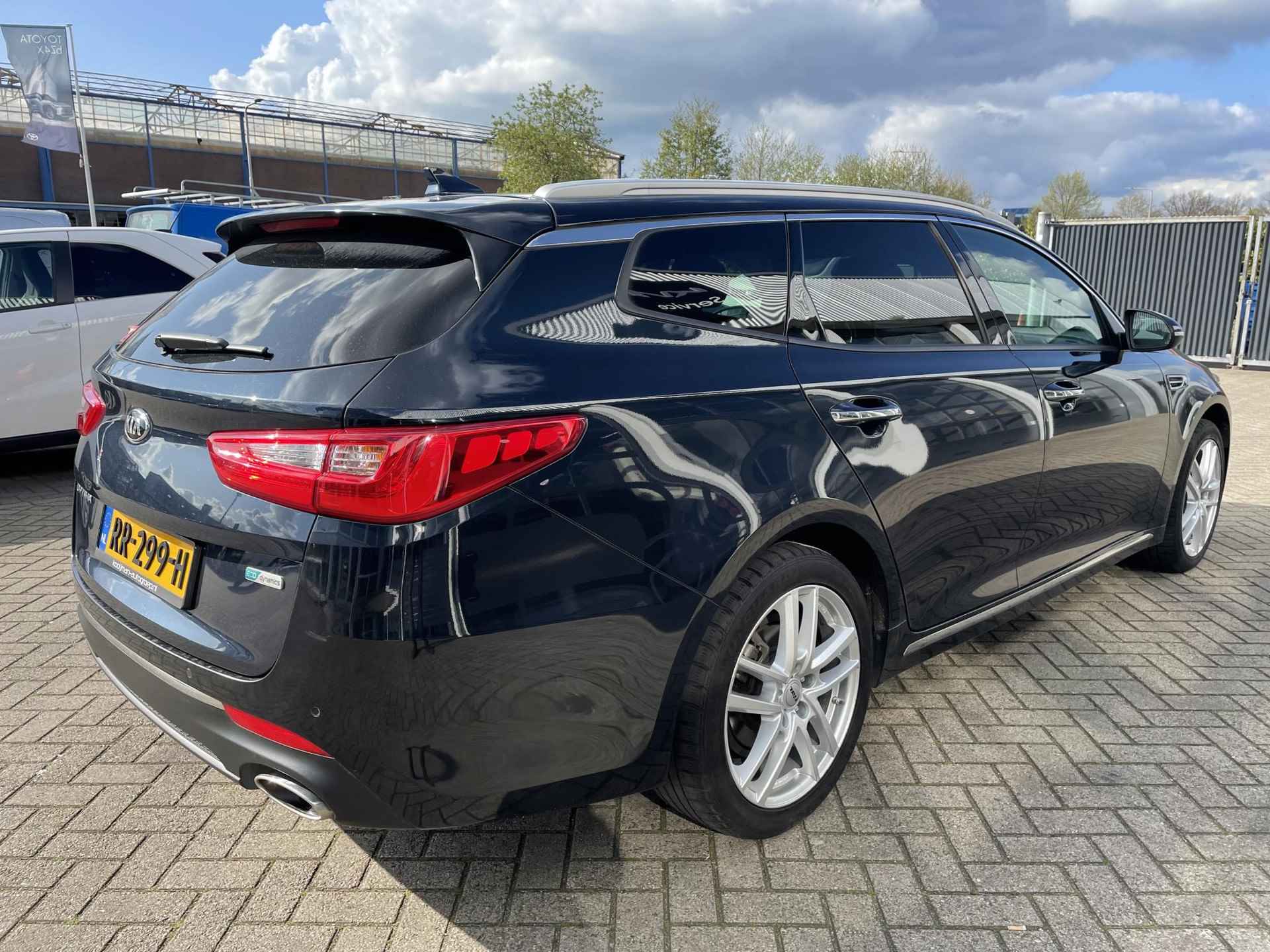 Kia Optima Sportswagon 1.7 CRDi ComfortPlusLine puur rijgenot en heel veel luxe! 600 Liter kofferruimte en automaat! Ideale gezins auto, ook zeker geschikt voor Taxi. - 18/18