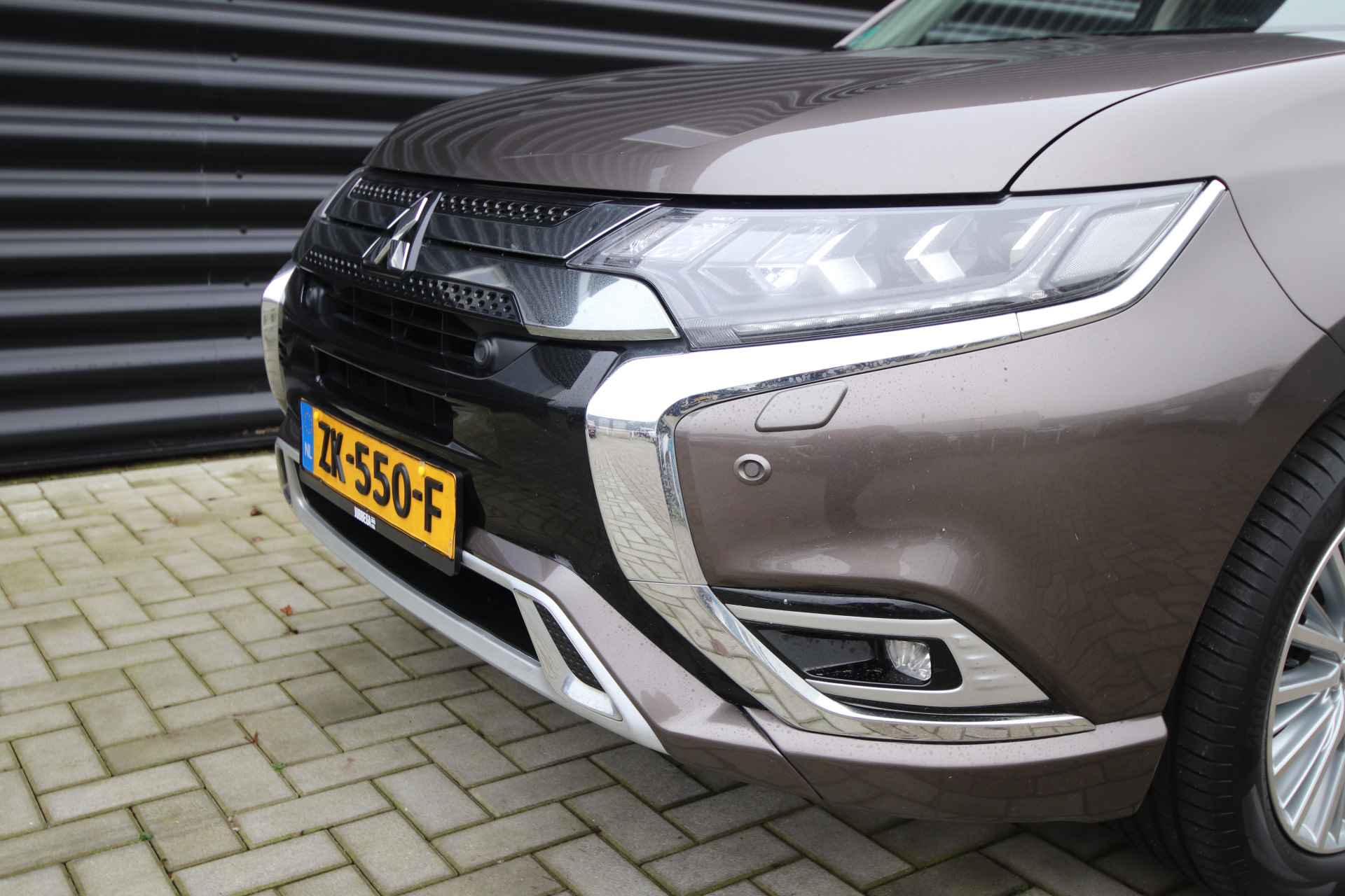 Mitsubishi Outlander 2.4 PHEV Intense+ Schuifdak, E.achterklep, NL-Auto - 21/79