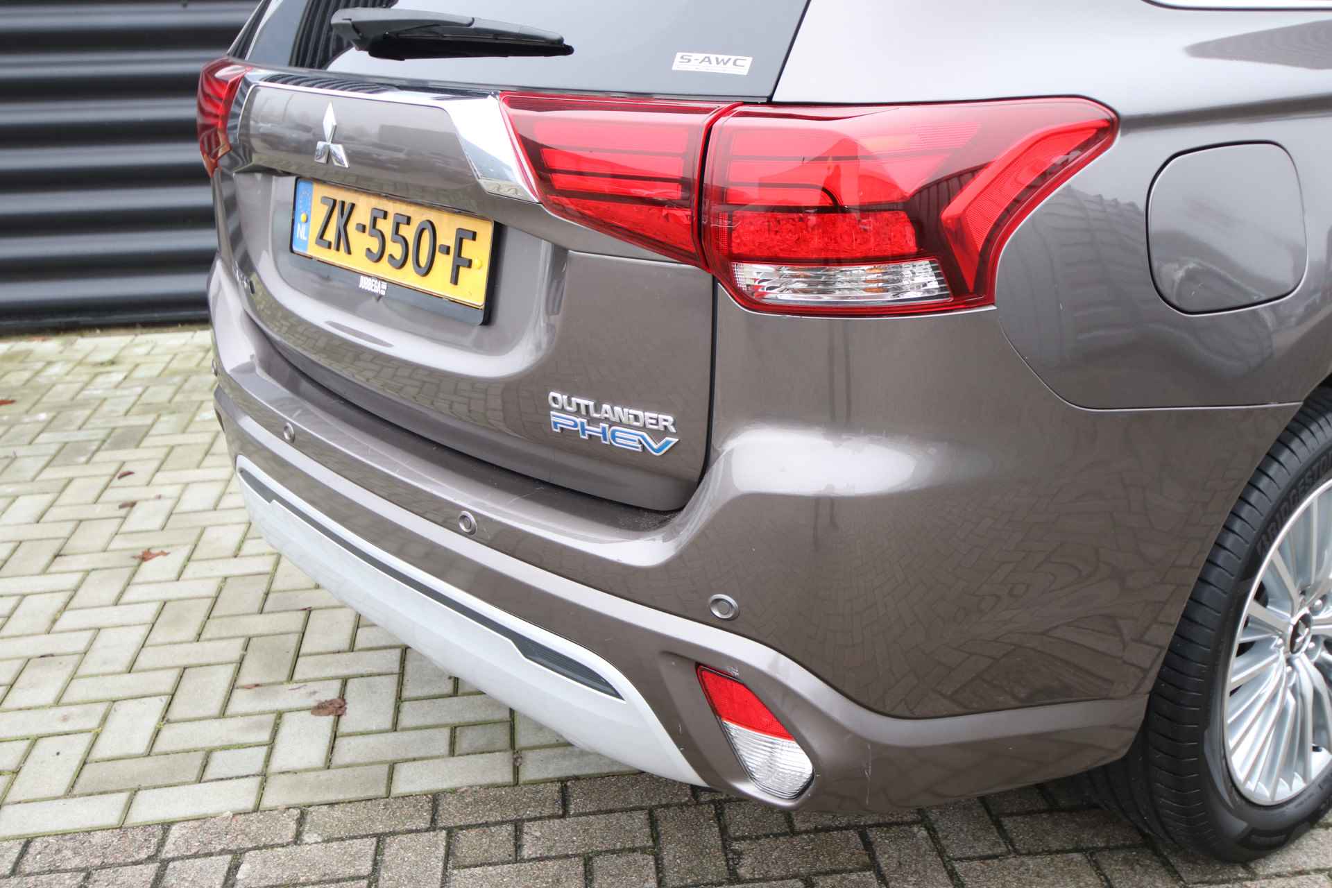 Mitsubishi Outlander 2.4 PHEV Intense+ Schuifdak, E.achterklep, NL-Auto - 70/79