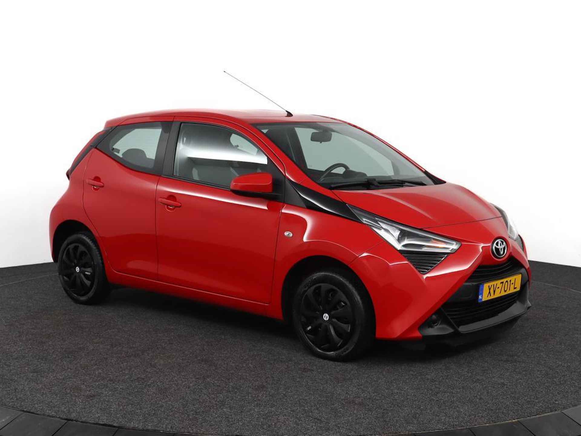 Toyota Aygo 1.0 VVT-i x-play | Airco | Bluetooth | Parkeerhulp camera | - 13/55